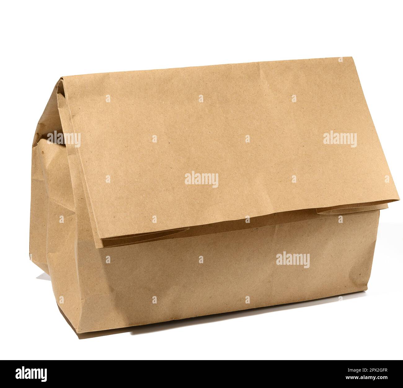 Sacchetto di carta marrone su fondo bianco, confezione per alimenti da asporto Foto Stock