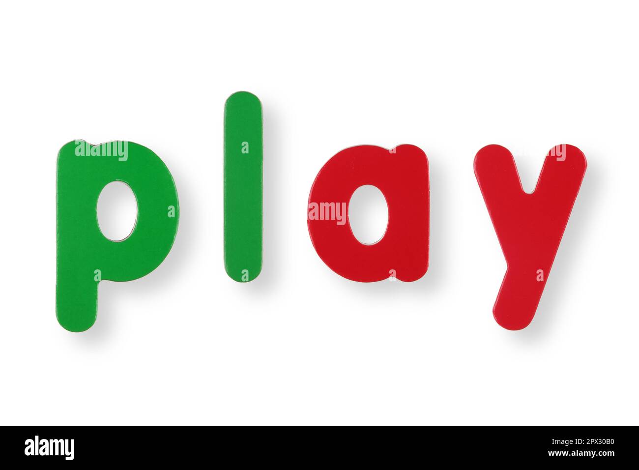 Riproduci le lettere magnetiche colorate sul bianco con il tracciato di ritaglio per rimuovere l'ombra Foto Stock