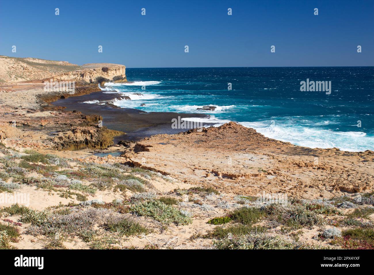 La costa in un punto ripido, l'Australia Occidentale. Tracciato ruvido e robusto in 4WD per raggiungere questo punto più occidentale della terra principale dell'Australia. Foto Stock