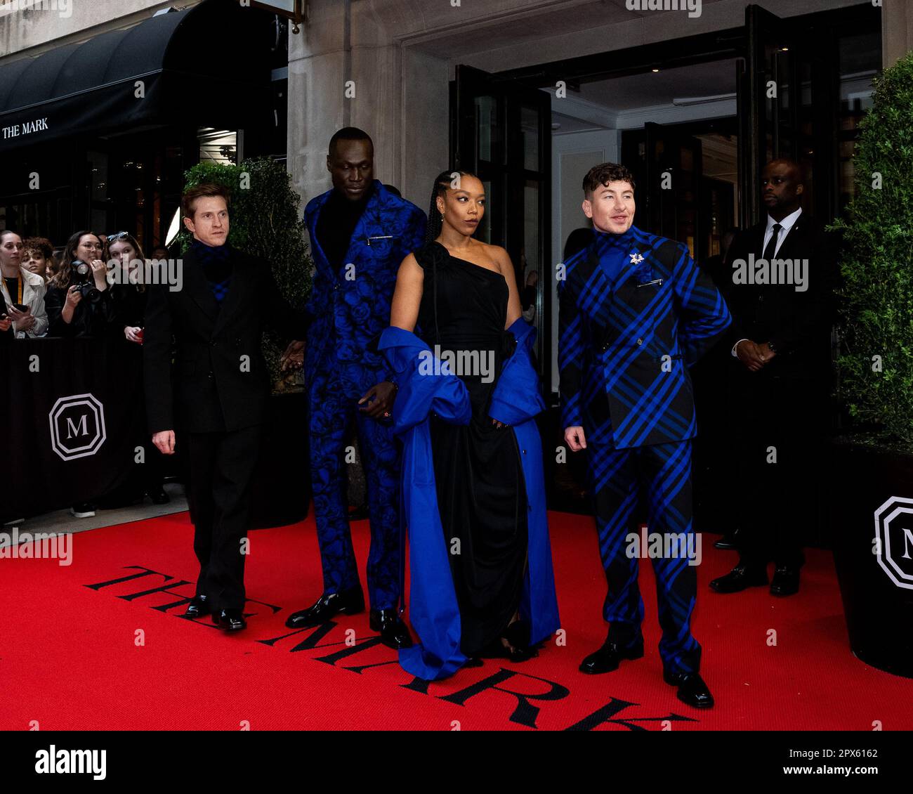 New York, Stati Uniti. 01st maggio, 2023. (L-R) Daniel Lee, Stormzy, Naomi Ackie e Barry Keoghan partiranno dal Mark Hotel per il 2023° Met Gala a New York, New York, il 1 maggio 2023. (Foto di Gabriele Holtermann/Sipa USA) Credit: Sipa USA/Alamy Live News Foto Stock