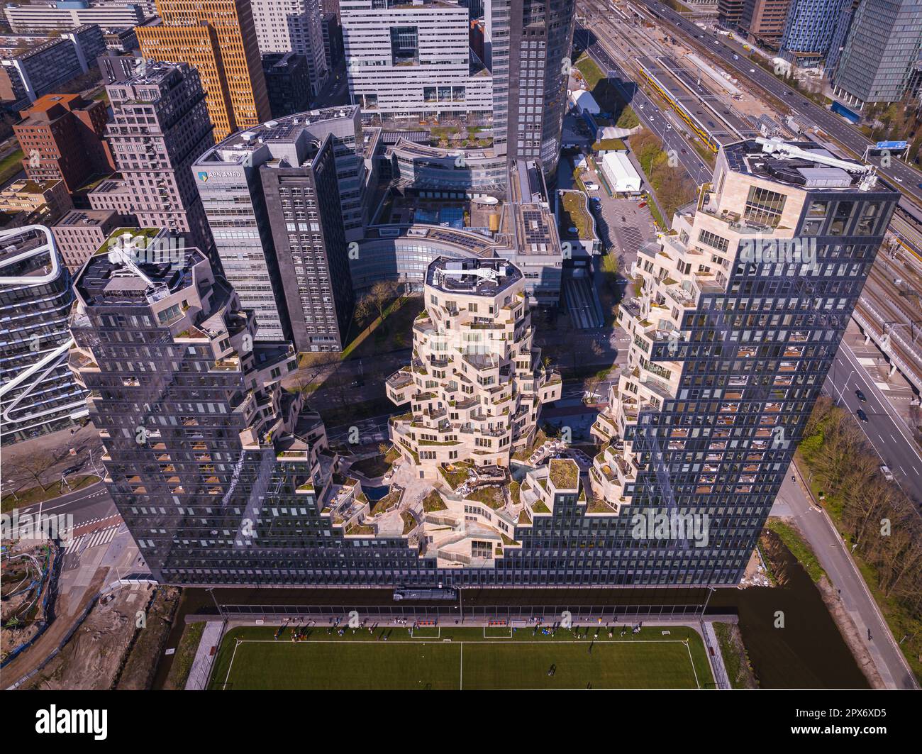 Edificio residenziale The Valley, architettura moderna a sud di Amsterdam. Splendida architettura moderna. Il nome dell'edificio è Valley. Foto Stock