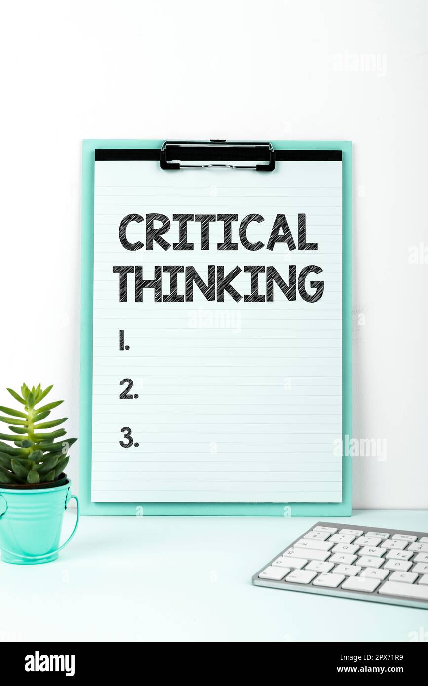 Scrittura che mostra il pensiero critico del testo, concetto che significa sequenza delle fasi di un progetto che richiede il tempo più lungo Foto Stock