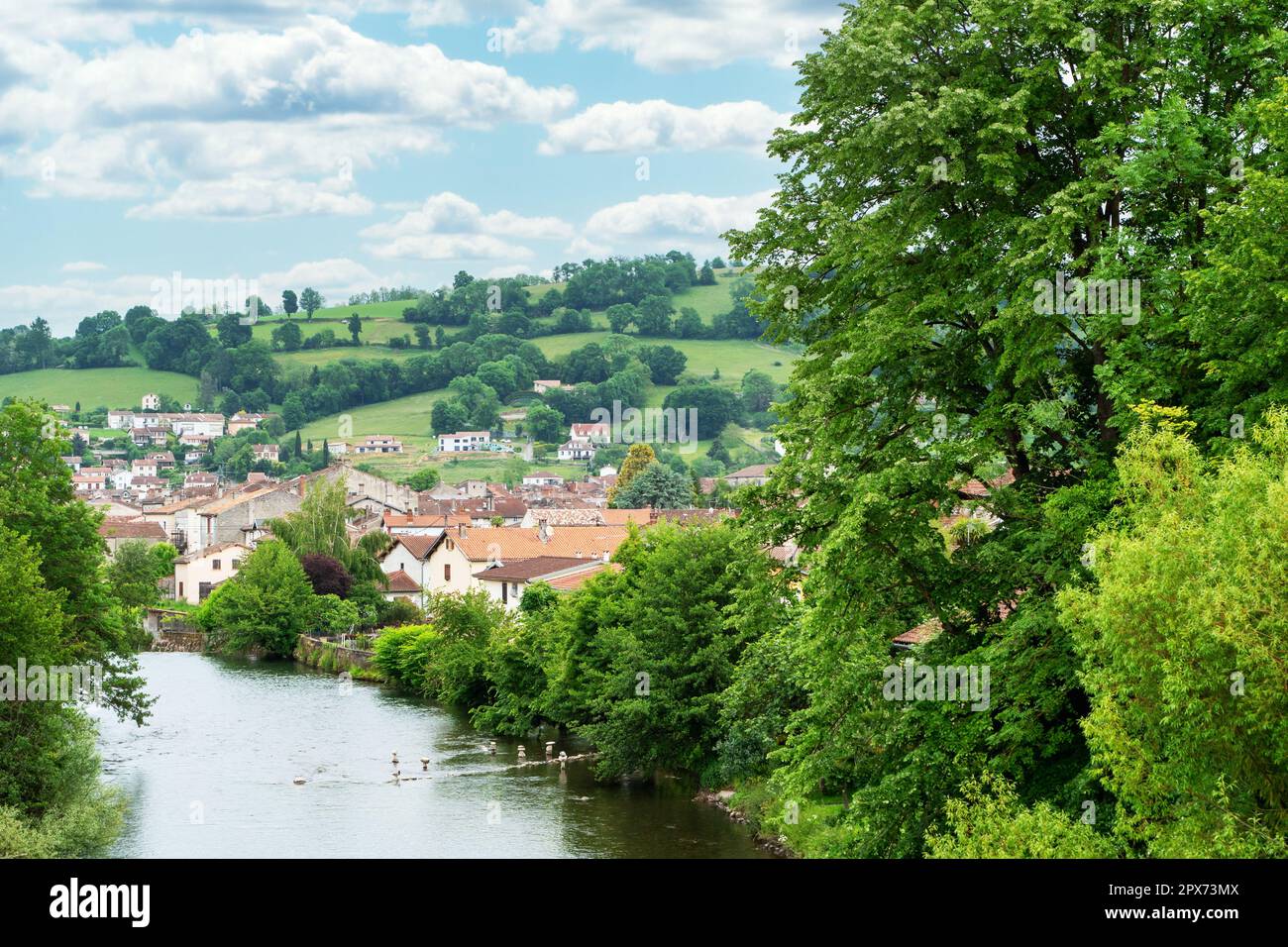 Fiume Salat a Saint-Girons città, Francia Foto Stock