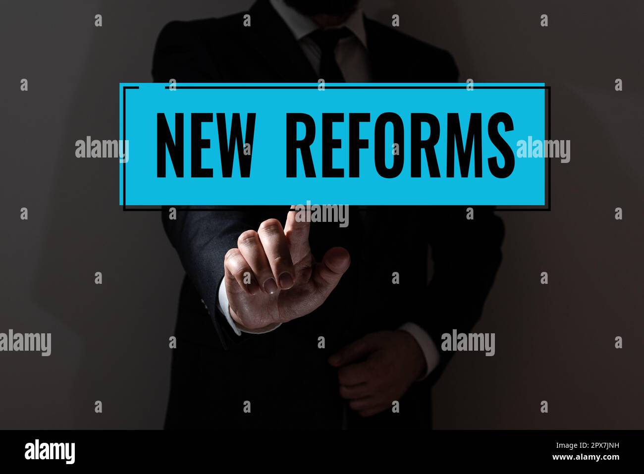 Cartello che mostra nuove riforme, vetrina aziendale da modificare o migliorare con il cambiamento di forma o la rimozione di difetti Foto Stock