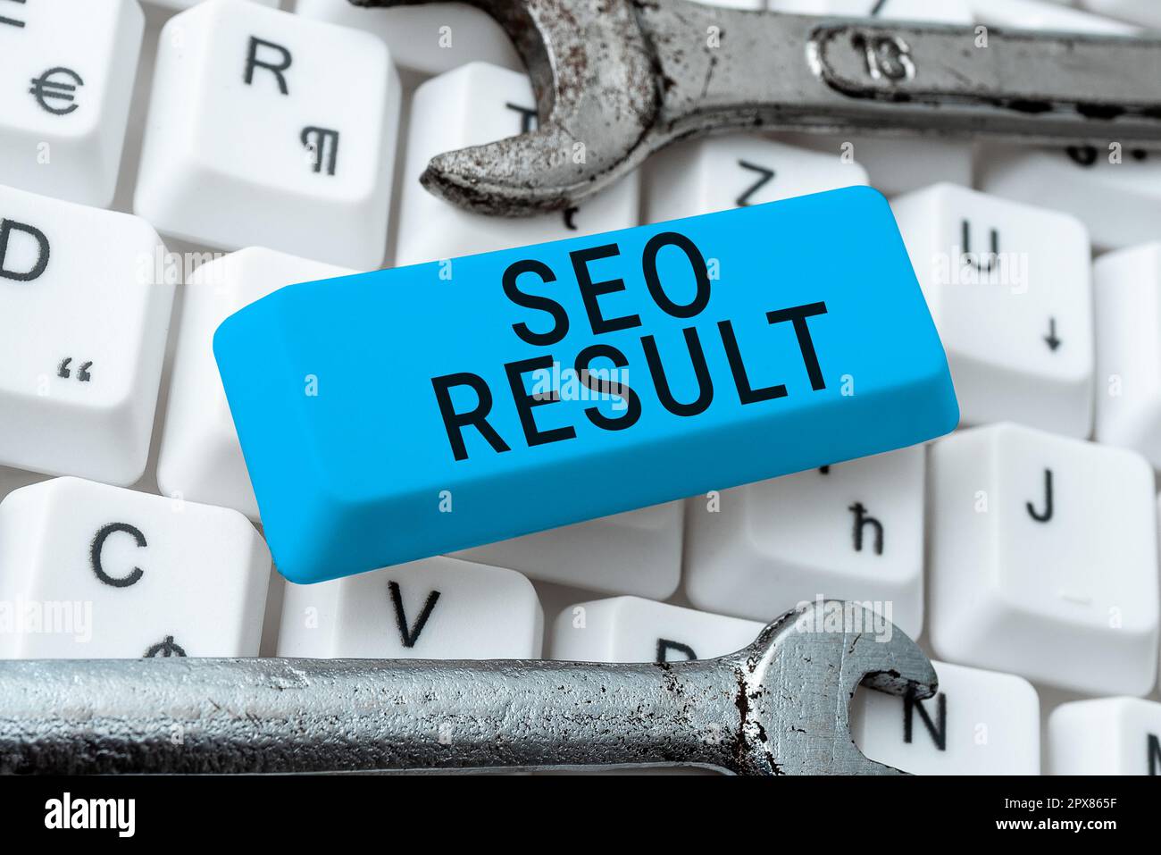 Didascalia di testo che presenta il risultato Seo, parola per l'elenco creato dai motori di ricerca in risposta a una query Foto Stock