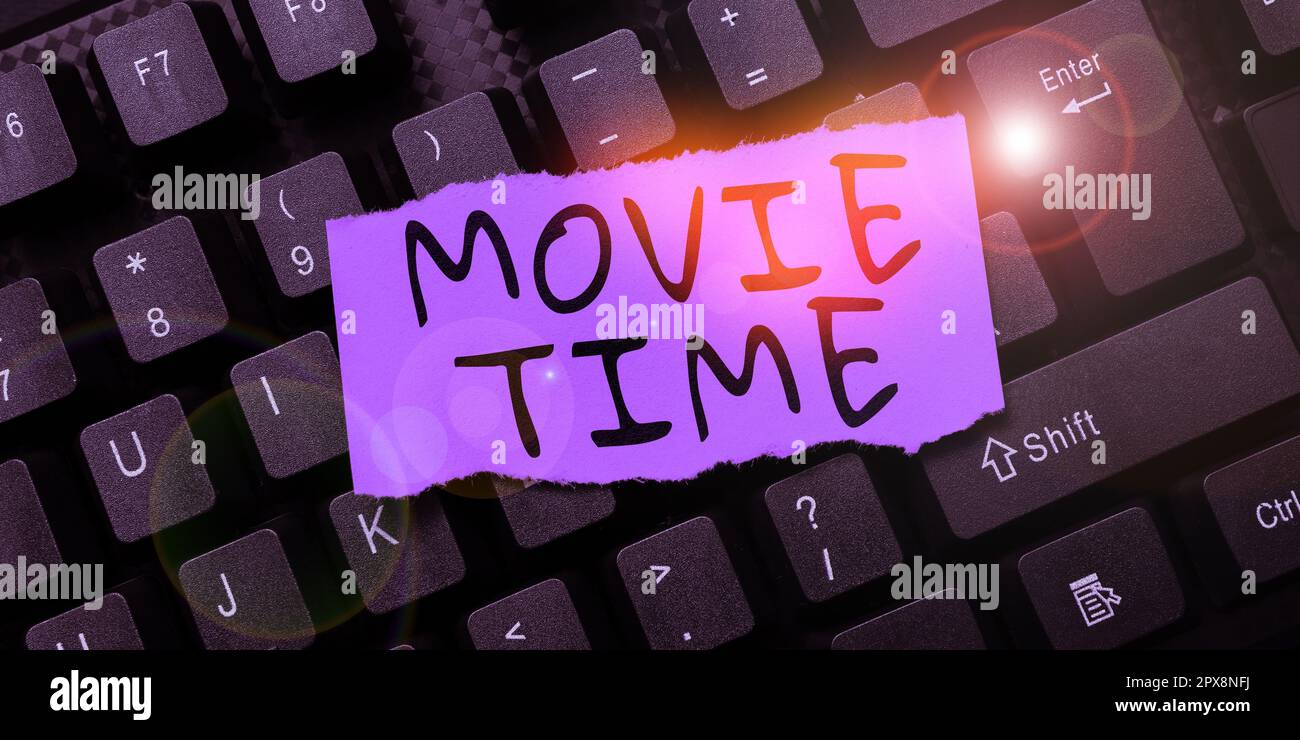 Segno di scrittura a mano tempo del film, vetrina di affari l'ora programmata o reale a cui uno spettacolo o film comincia Foto Stock