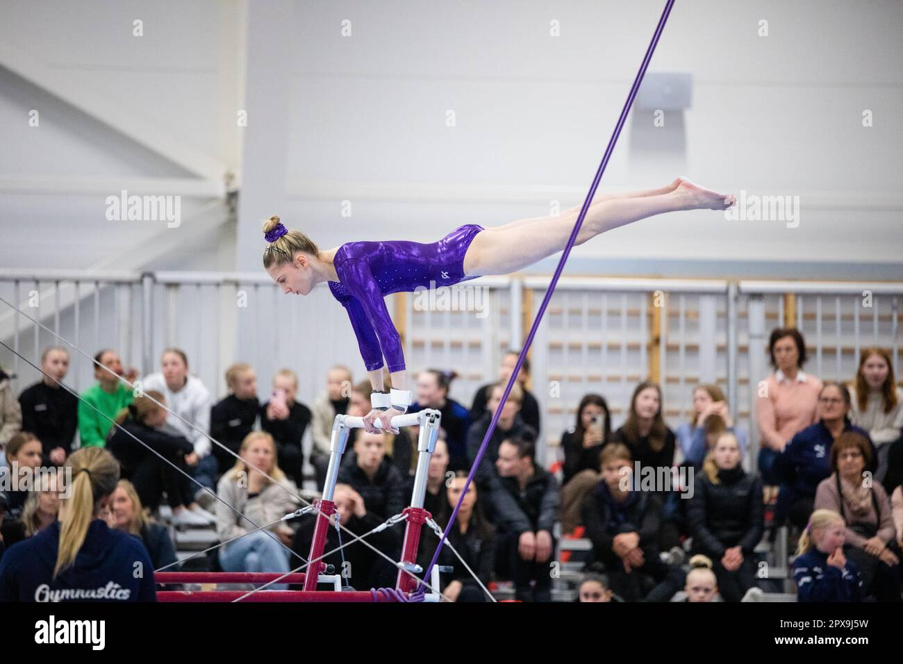 Åland Invitational 2023 Ginnastica, Mariehamn, aprile 2023. Ginnasti da Finlandia, Svezia, Norvegia e Regno Unito. Foto: Rob Watkins – barre irregolari Qualifiche Foto Stock