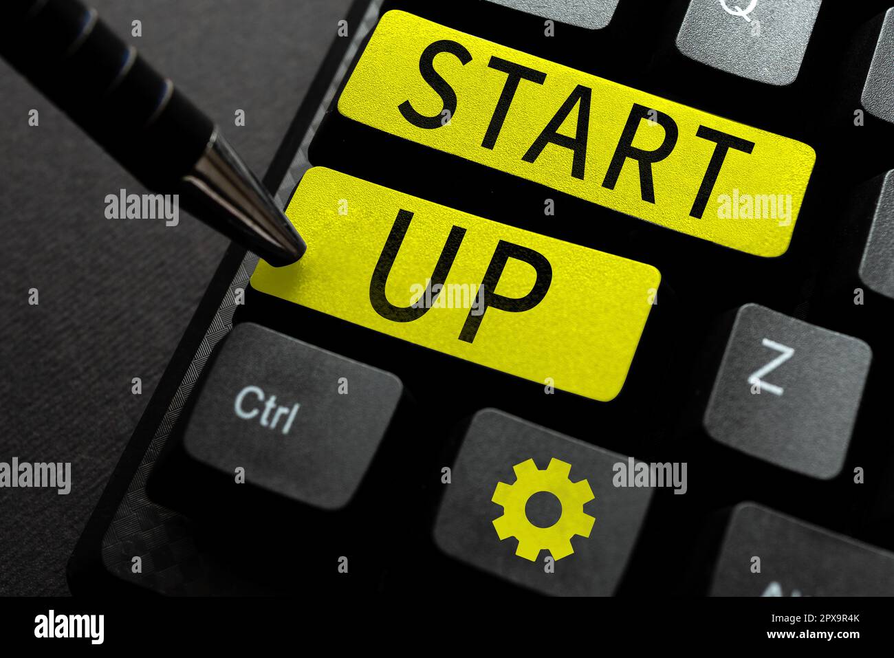 Didascalia concettuale Start Up, Word scritto nel primo processo di stabilire e sviluppare un nuovo business Foto Stock