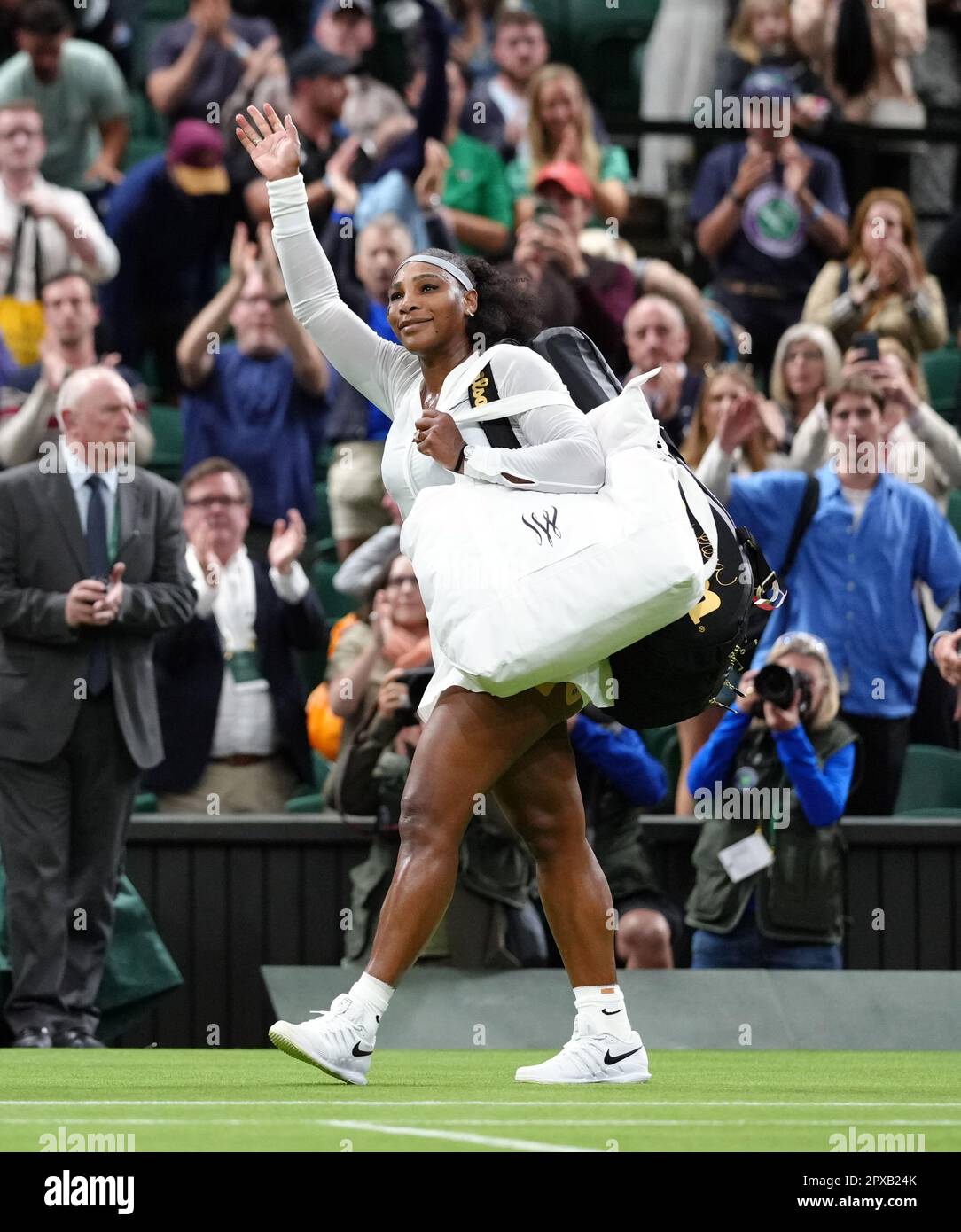 Foto del file datata 28-06-2022 di Serena Williams. Serena Williams ha annunciato di essere incinta con il suo secondo figlio e di aver fatto vedere il suo bambino al Met Gala di New York. Data di emissione: Martedì 2 maggio 2023. Foto Stock