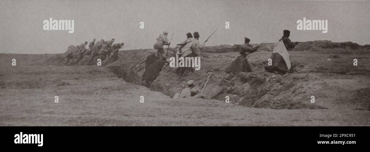 Prima guerra mondiale Sul fronte russo. 1914 la fanteria russa si precipita all'attacco Foto Stock