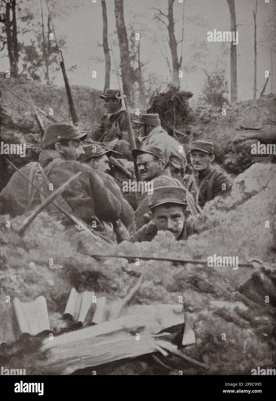 Wolrd Guerra I. Al grande bordo di Calonne. 1915 viene conquistata la seconda linea tedesca. Durante l'organizzazione, sette combattenti, ancora animati dalla lotta, si ritrovarono in un buco di conchiglia dalle riposte dell'artiglieria tedesca. Il 13 luglio, una violenta reazione tedesca, preceduta da un'abbondante emissione di gas, ci tolse un po' di terreno che ci riprendeva quasi immediatamente. Foto Stock