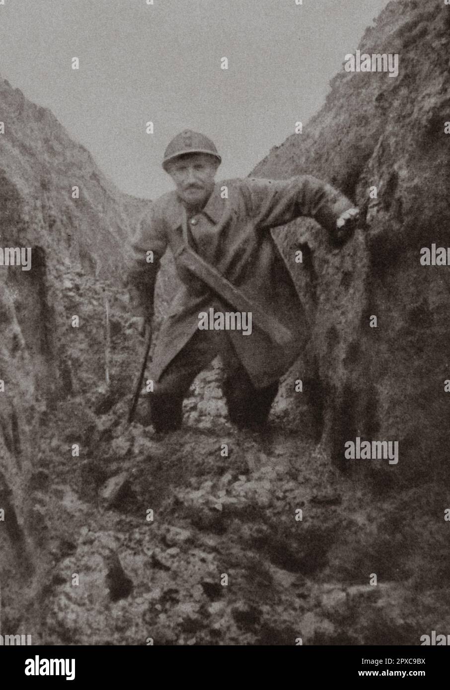 L'anno di Verdun. Un altro inverno. Le miserie del soldato: Una palude di fango impenetrabile nelle trincee di Artois. Foto Stock