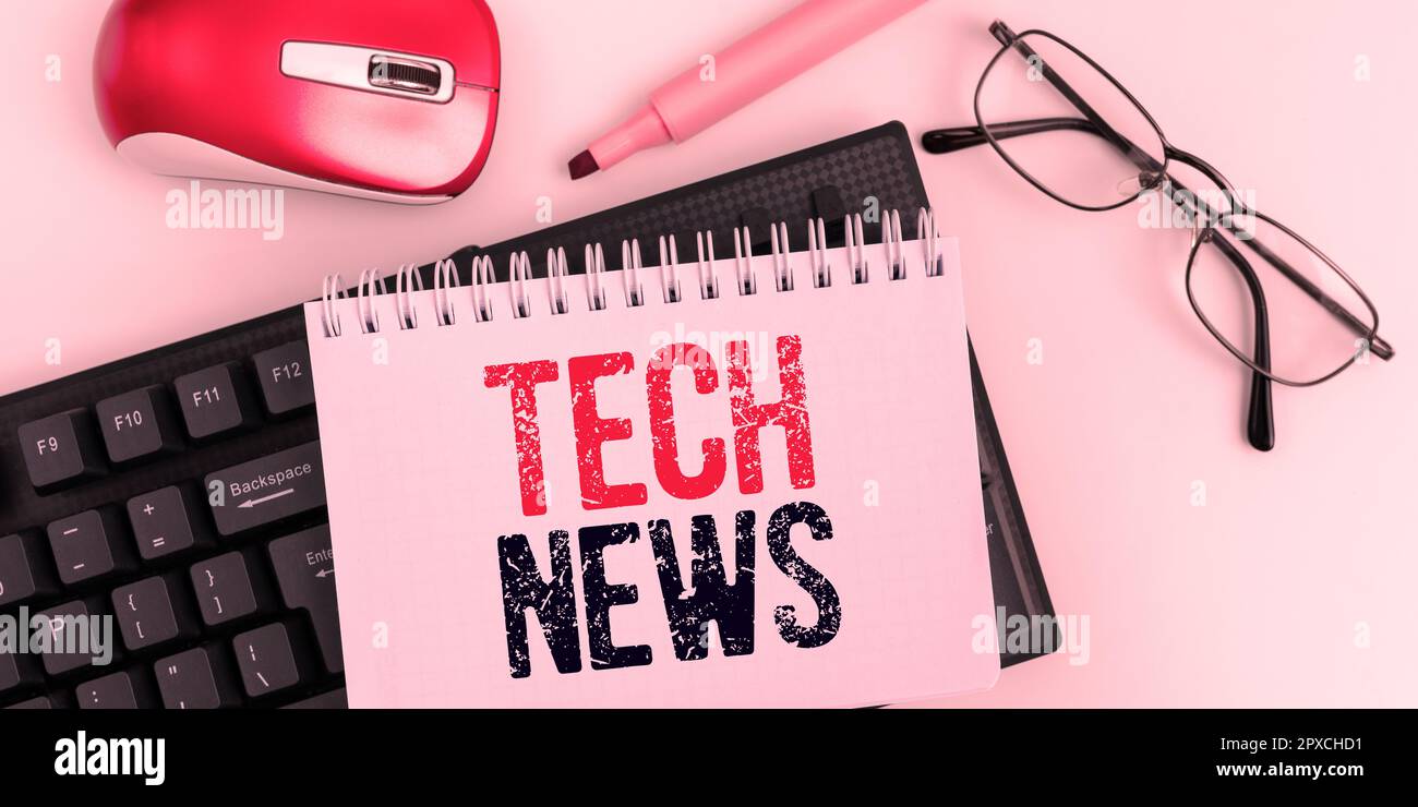 Visualizzazione concettuale Tech News, Word per le nuove informazioni ricevute o importanti informazioni sulla tecnologia Foto Stock