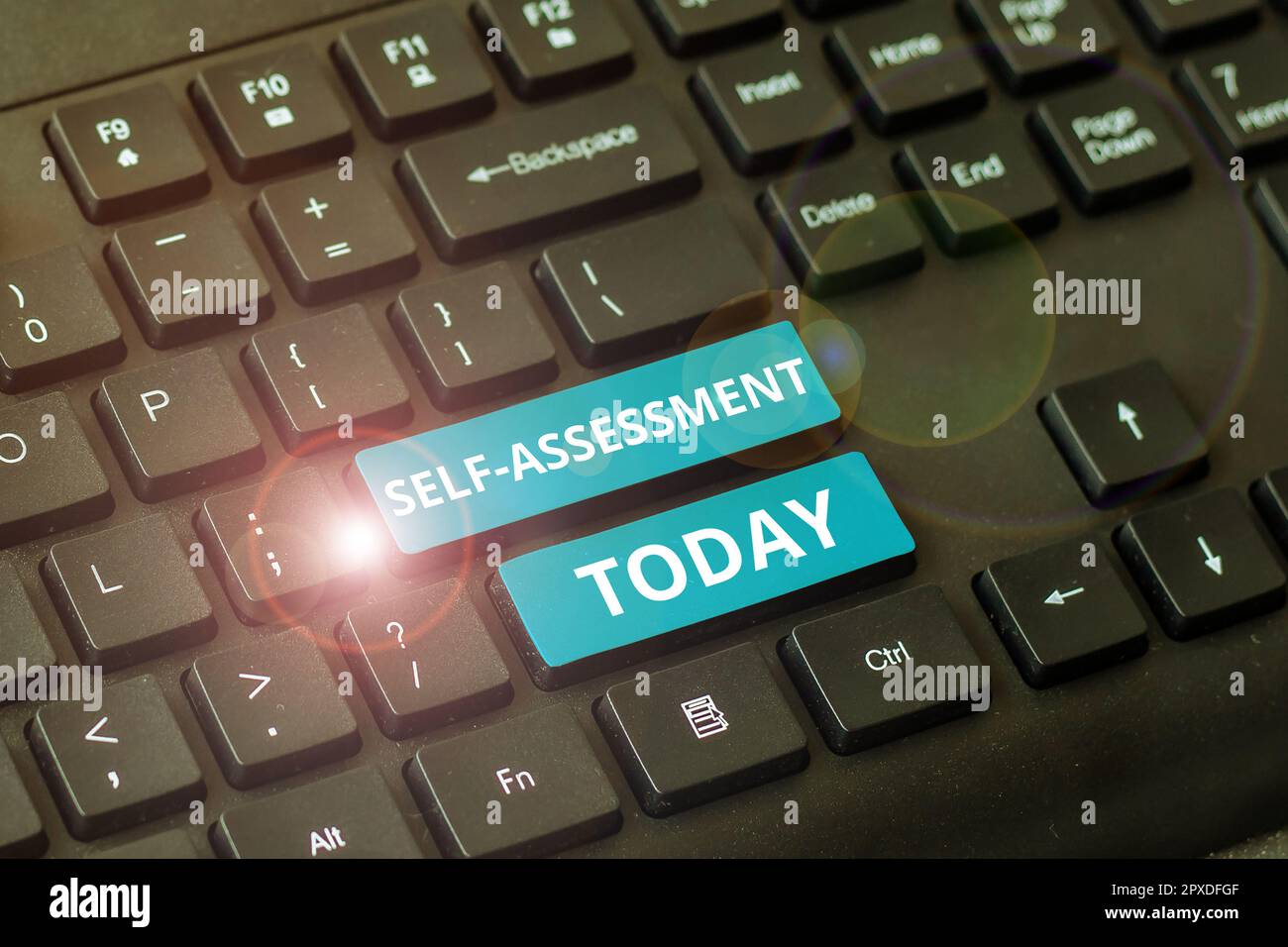 Scrittura che visualizza il testo Auto valutazione, orgoglio di idea di affari e fiducia in se stessi stand up per te Foto Stock