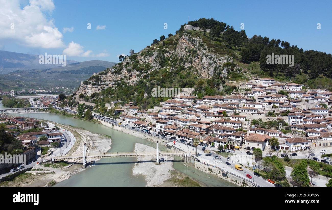 Veduta aerea della storica città di Berat in Albania, patrimonio dell'umanità dell'UNESCO Foto Stock