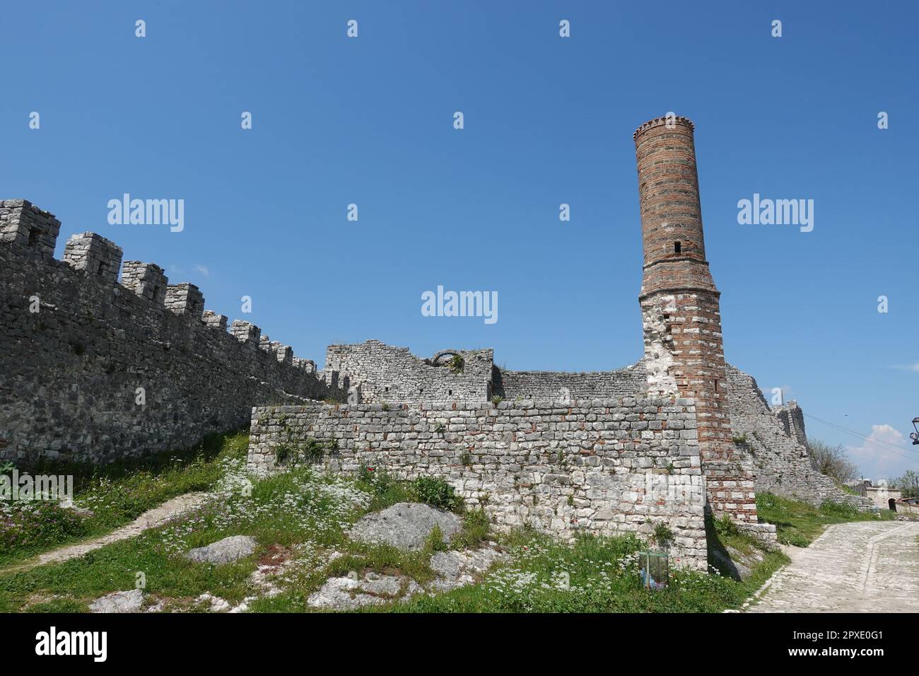 Rovine della moschea rossa nel castello di Berat, Albania Foto Stock