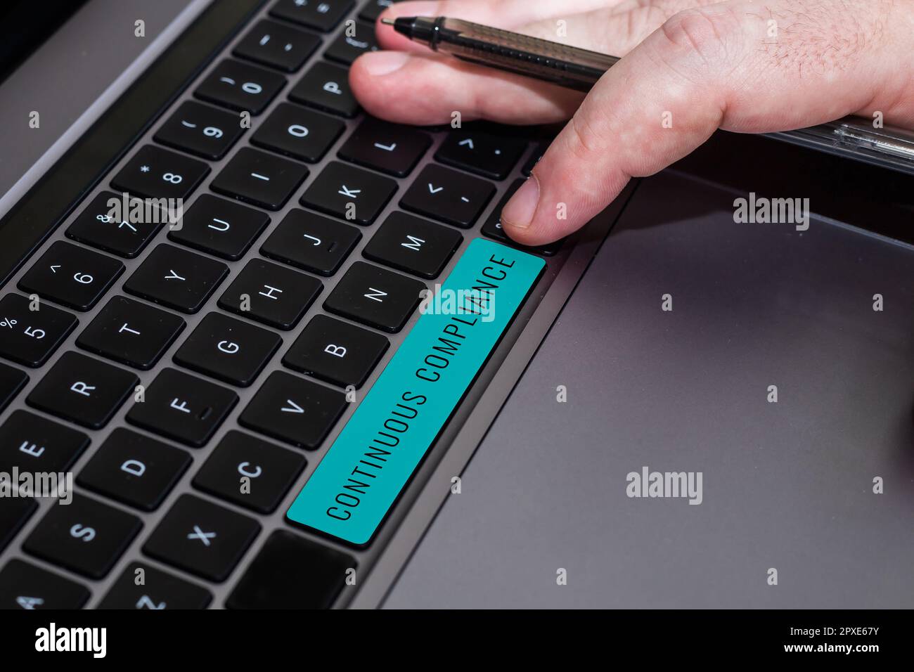 Firma visualizzazione di conformità continua, foto concettuale processo interno che esamina le pratiche contabili Foto Stock