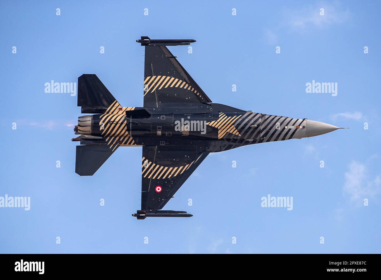 Istanbul, Turchia. 01st maggio, 2023. L'ultimo giorno del SOLOTURK TEKNOFEST, l'aereo da guerra non presidiato della Turchia ha effettuato un volo dimostrativo. L'ultimo giorno di TEKNOFEST, il più grande festival mondiale dell'aviazione, dello spazio e della tecnologia, ha visto un grande interesse per i visitatori all'aeroporto di Ataturk. Di grande interesse sono state varie attività, competizioni e spettacoli aerei. Credit: SOPA Images Limited/Alamy Live News Foto Stock