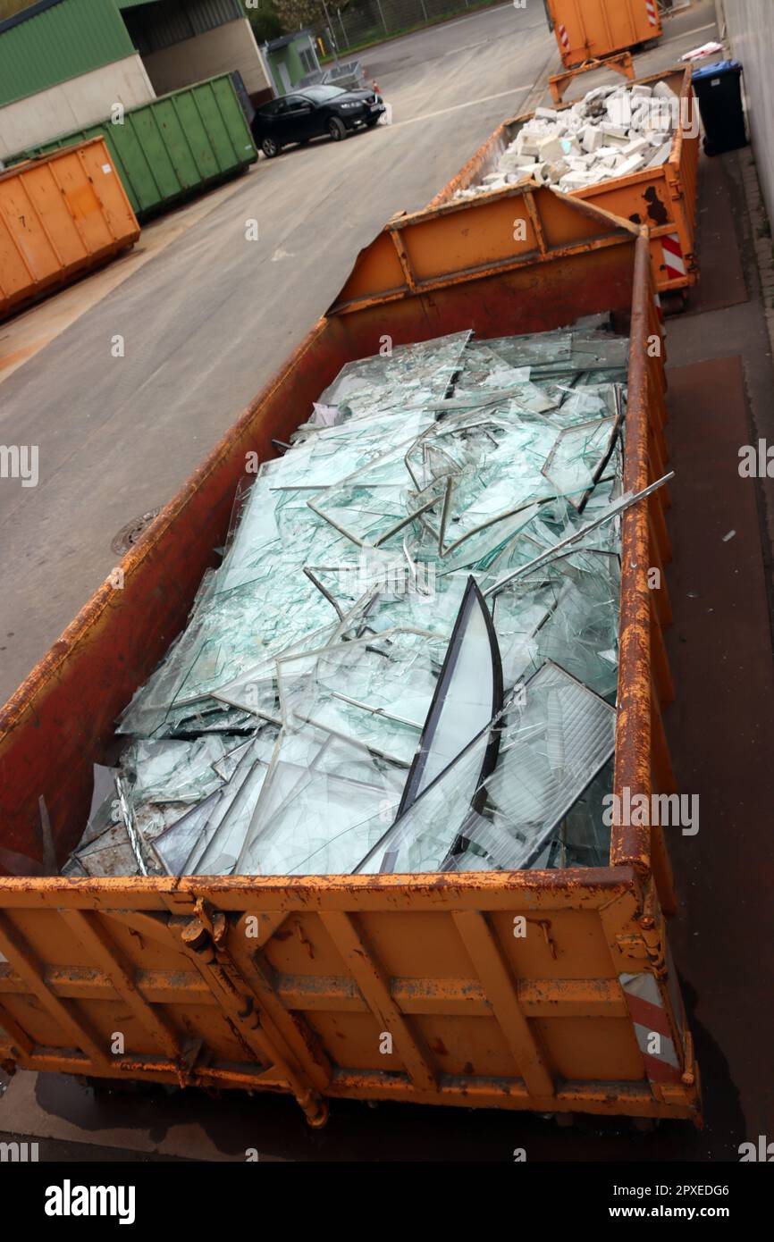 Abfallwirtschaftszentrum Kreis Euskirchen - Flachglascontainer, Nordrhein-Westfalen, Deutschland, Mechernich Foto Stock