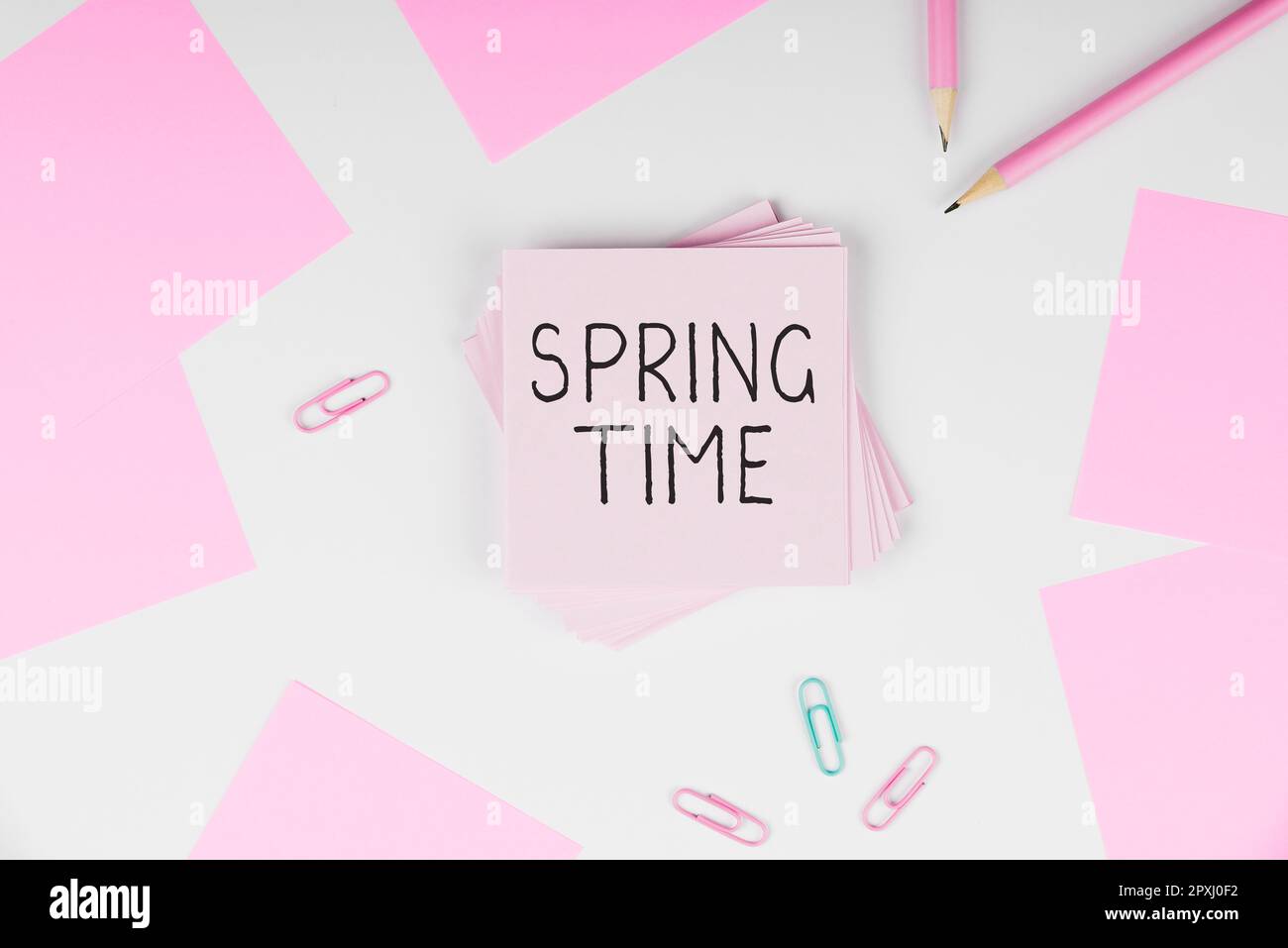 Titolo concettuale Spring Time, Business idea stagione temperata dell'anno identificata da una rinascita di piante Foto Stock