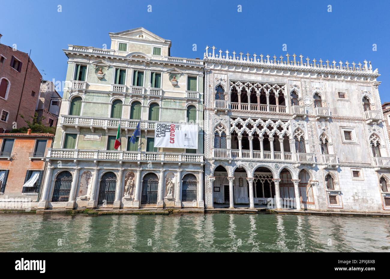 Ca' d'Oro o Palazzo Santa Sofia, Galleria Giorgio Franchetti (a destra), stile gotico veneziano. A sinistra: Palazzo giusti, Canal grande, Cannaregio, Venezia Foto Stock