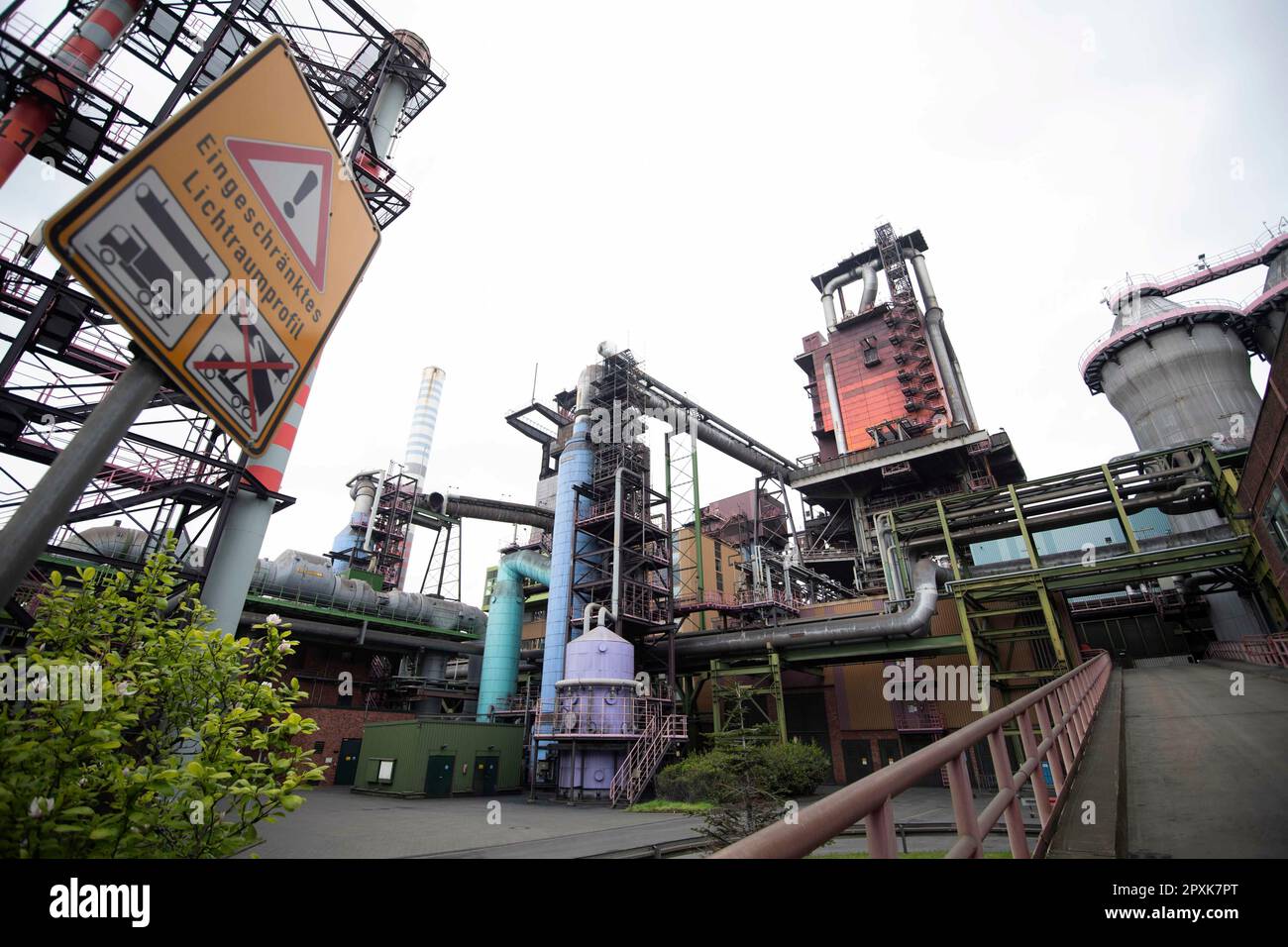 Vista dell'altoforno 8 di ThyssenKrupp Steel, che opera a idrogeno, visita del presidente federale Frank Walter Steinmeier alla ThyssenKrupp Steel di Duisburg, 2nd maggio 2023. Foto Stock