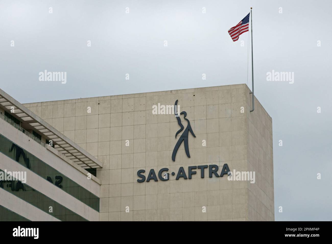 Los Angeles, California / USA - 21 maggio 2017: Il logo di SAG-AFTRA è riportato nella sede del sindacato nel distretto Mid-Wilshire di L.A. Foto Stock