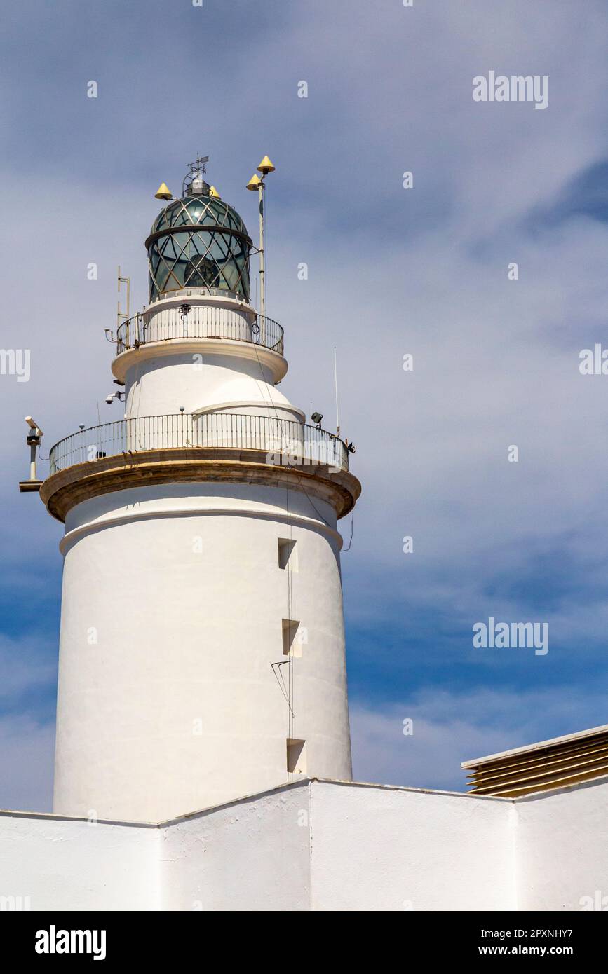 La Farola de Malaga o faro di Malaga nel porto di Malaga sulla Costa del Sol in Andalusia nel sud della Spagna costruita nel 1817. Foto Stock