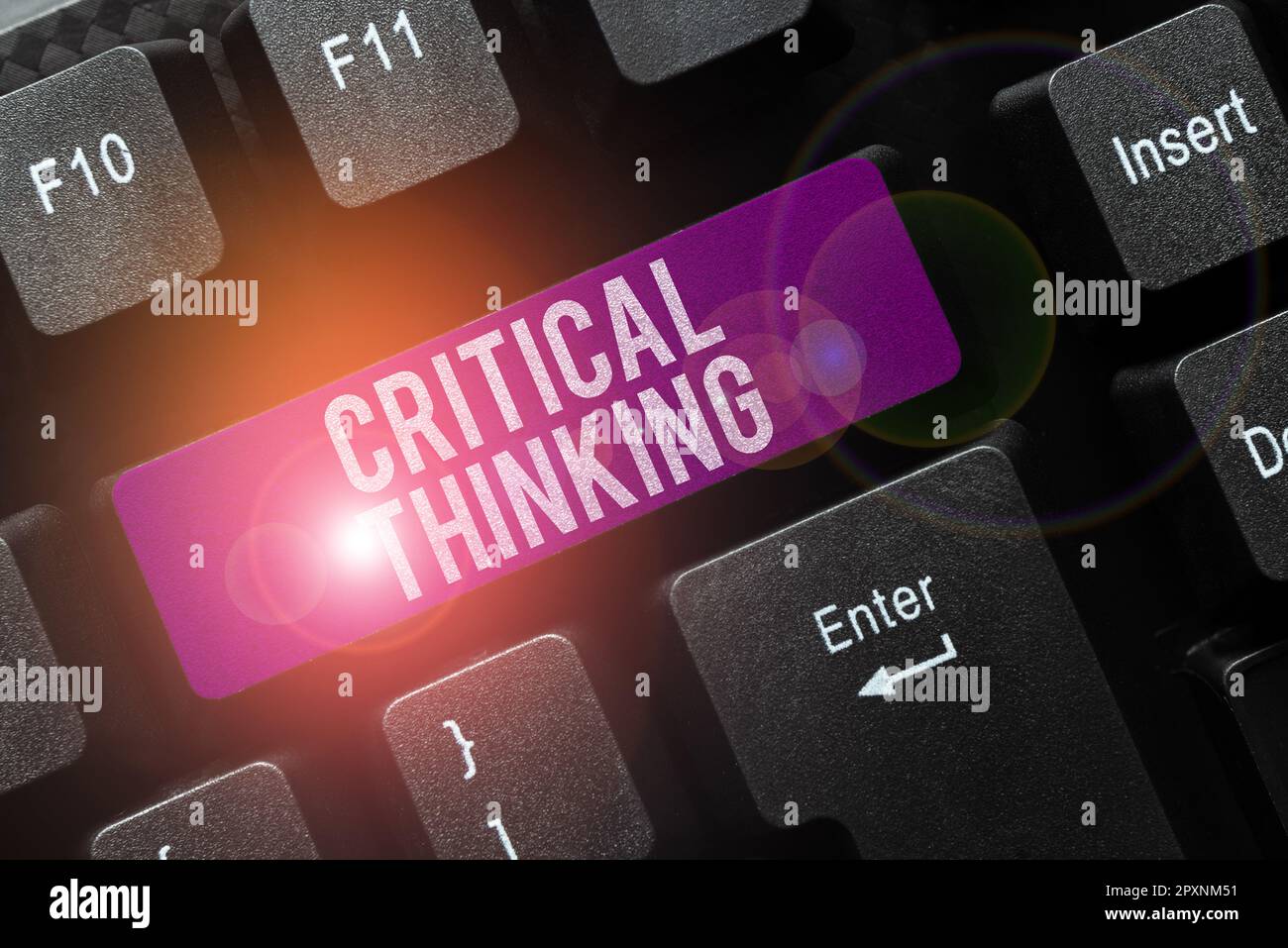 Scrittura che mostra il pensiero critico del testo, sequenza di foto concettuale delle fasi di un progetto che richiede il tempo più lungo Foto Stock