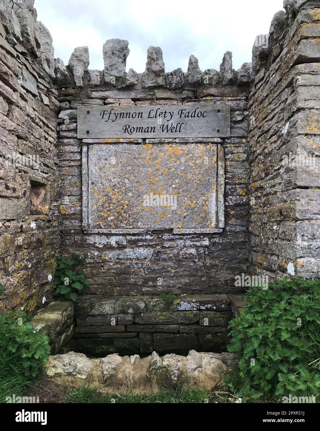 Ffynnon Llety Madoc /pozzo romano, Galles ha detto di essere stato usato dagli invasori romani per lavare il minerale di rame probabile pagan, curando bene la sorgente sacra, pozzo santo Foto Stock