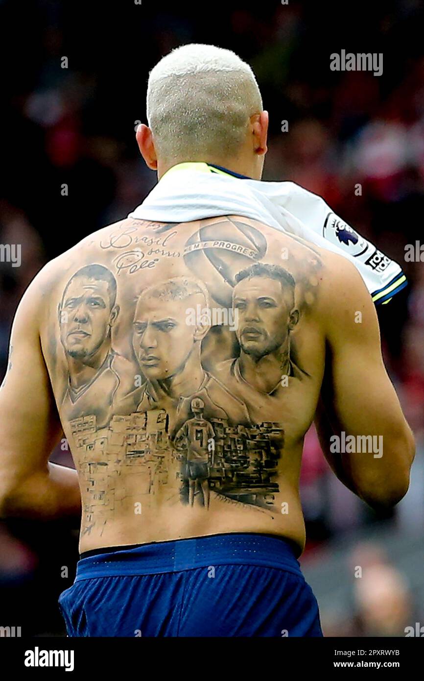 Richarlison di Tottenham Hotspur è raffigurato dopo aver segnato con un grande tatuaggio sulla schiena che si mostra al centro con Ronaldo e Neymar da entrambi i lati. Incontro della Premier League, Liverpool contro Tottenham Hotspur ad Anfield a Liverpool domenica 30th aprile 2023. Questa immagine può essere utilizzata solo per scopi editoriali. Solo per uso editoriale, licenza richiesta per uso commerciale. Non è utilizzabile nelle scommesse, nei giochi o nelle pubblicazioni di un singolo club/campionato/giocatore. pic di Chris Stading/Andrew Orchard SPORTS photography/Alamy Live news Foto Stock