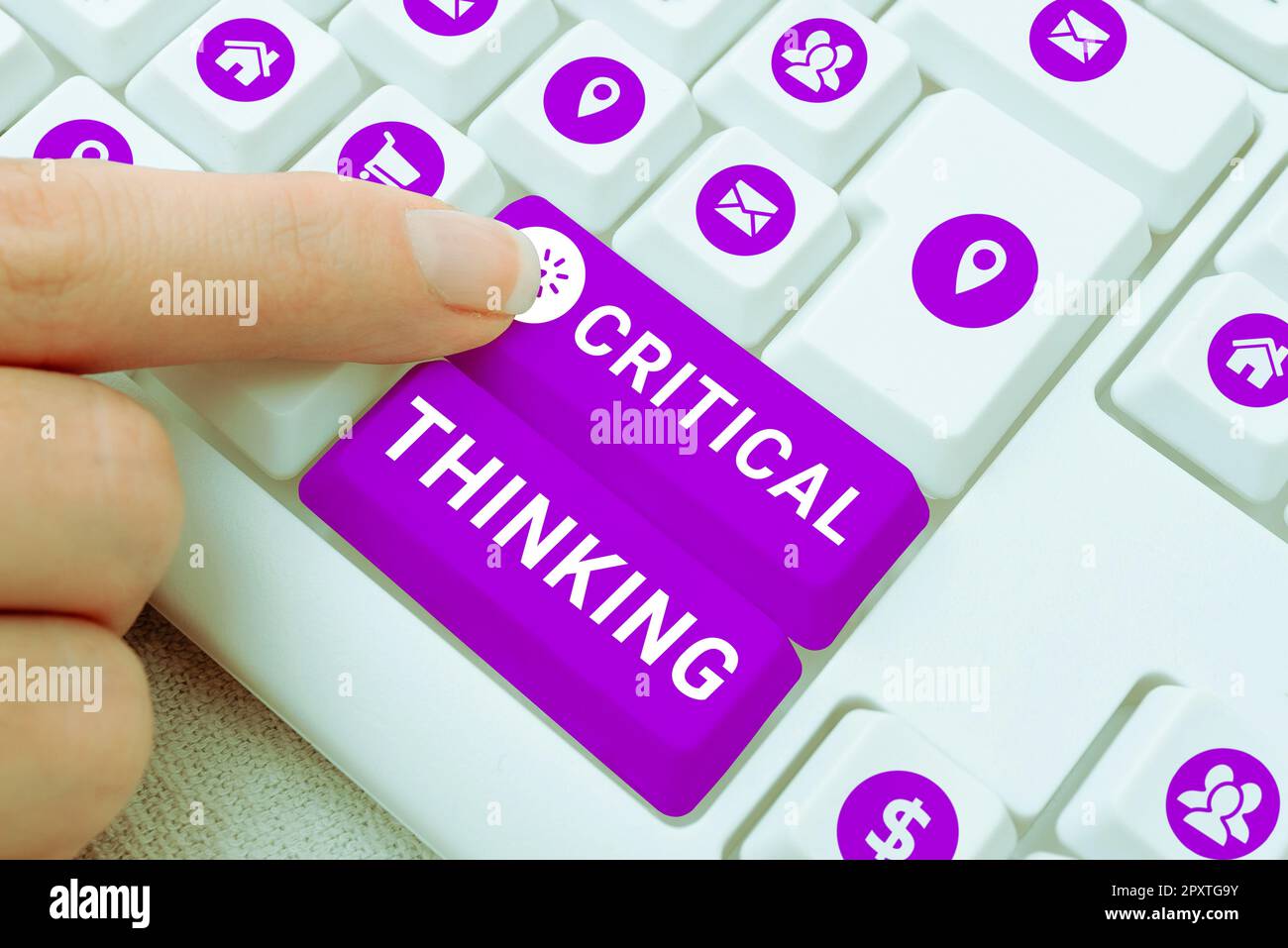 Didascalia di testo che presenta il pensiero critico, sequenza fotografica concettuale delle fasi di un progetto che richiede il tempo più lungo Foto Stock