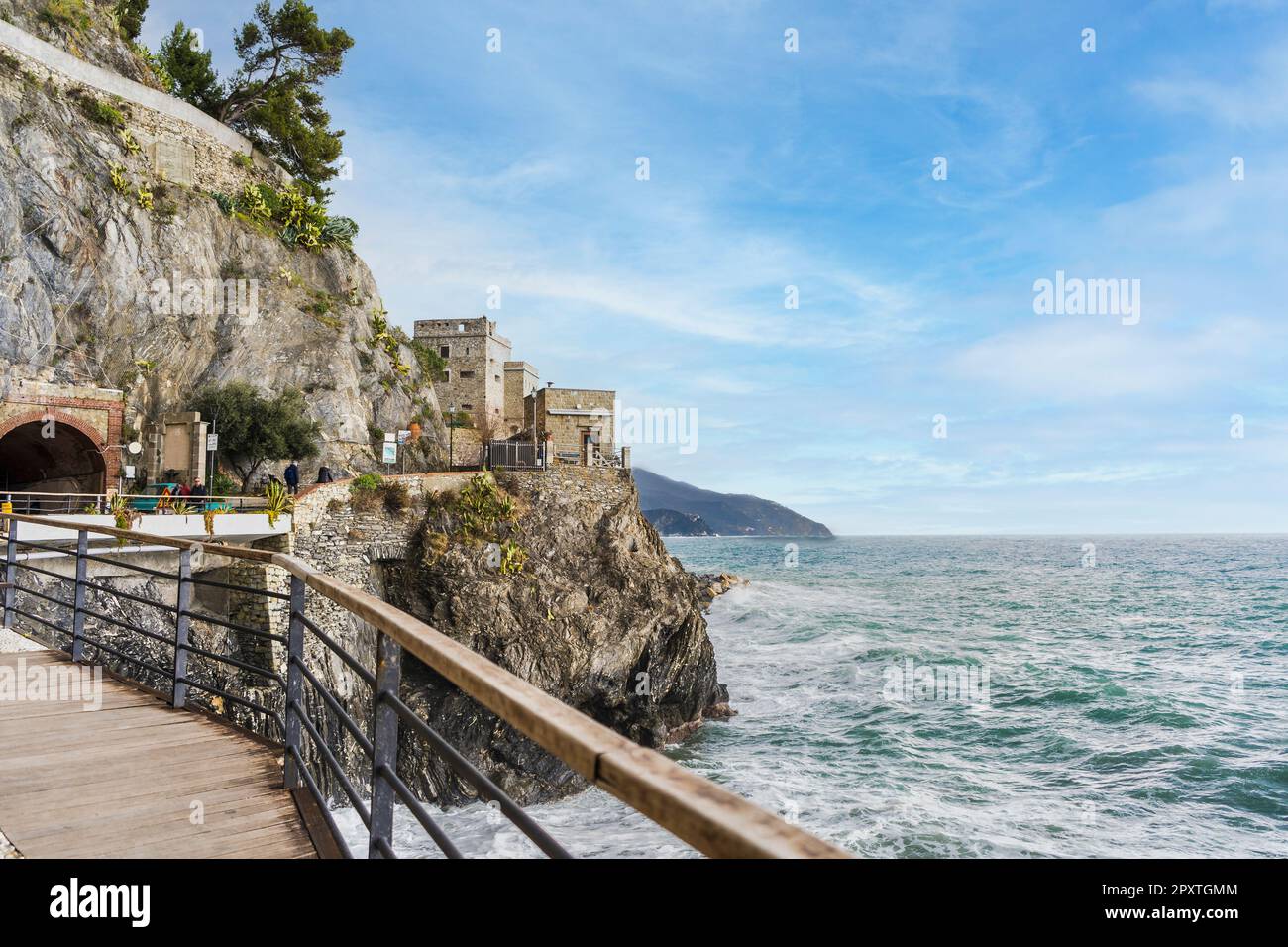 Torre dell'alba con vista sul mare a Monterosso al mare, cinque Terre, Liguria Foto Stock