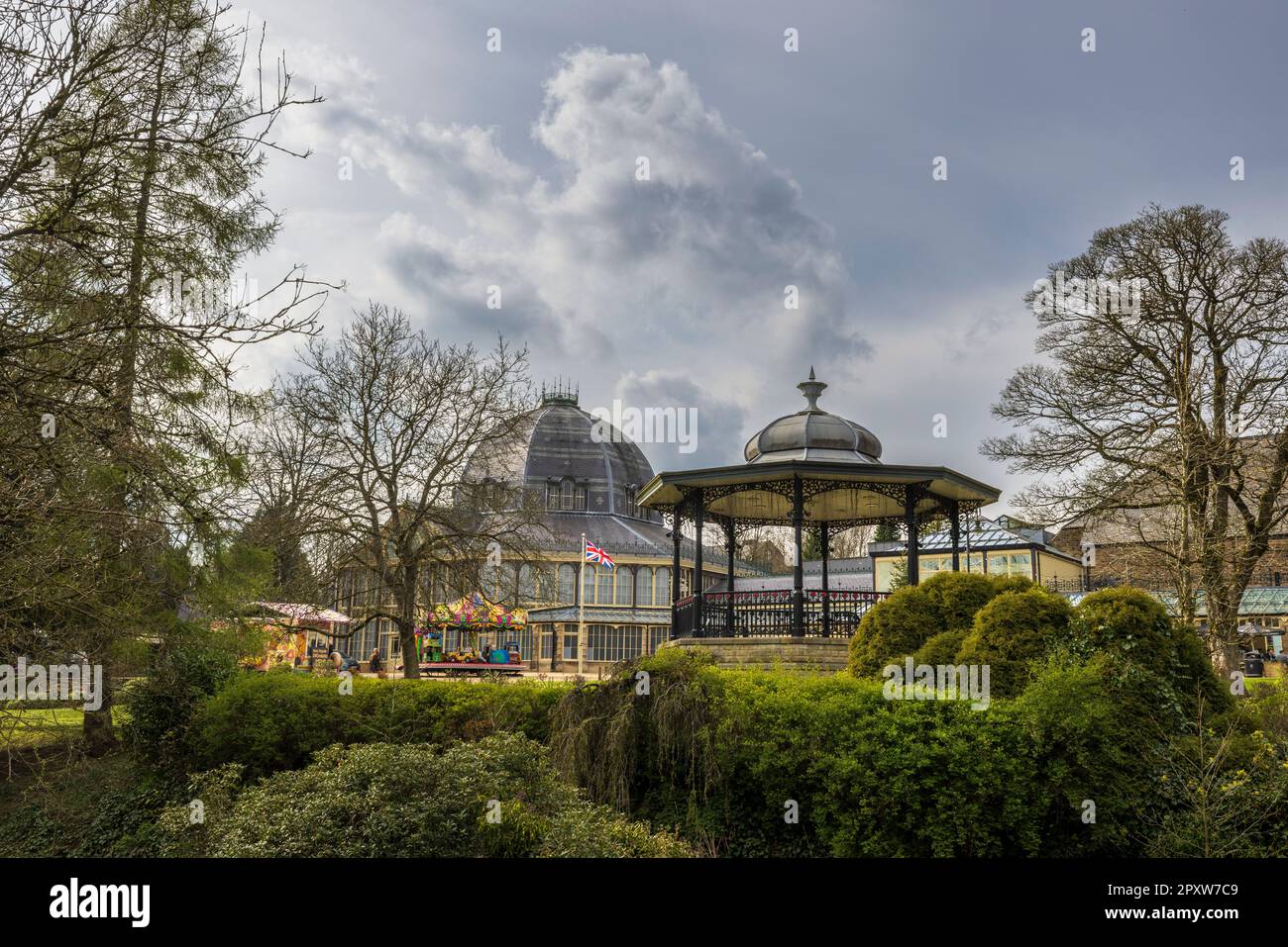 Il bandstand e Octagon al Padiglione a Buxton, Derbyshire, Inghilterra Foto Stock