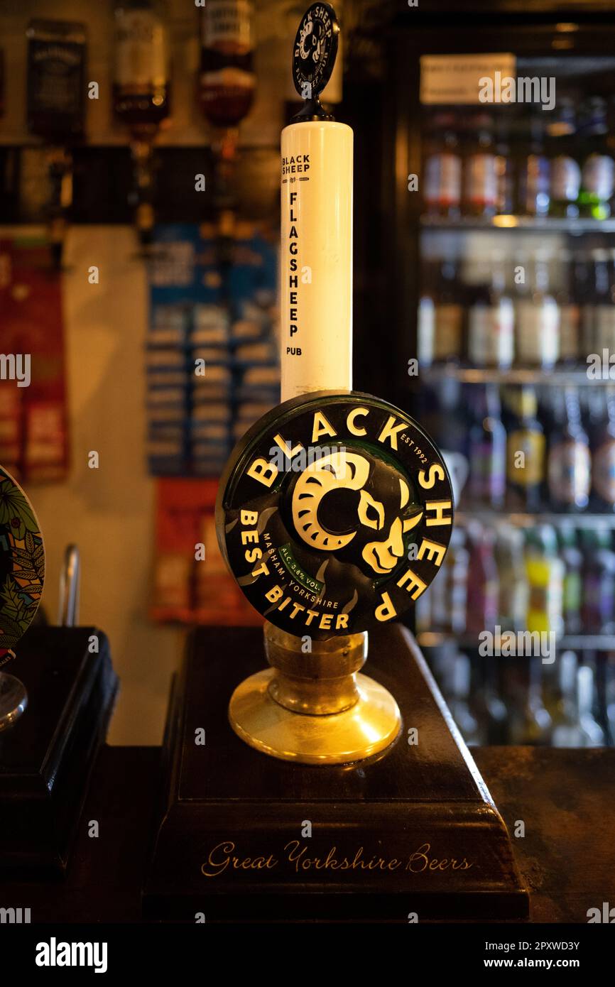 La migliore pompa amara della birreria di pecora nera - Yorkshire Dales, Inghilterra, Regno Unito Foto Stock