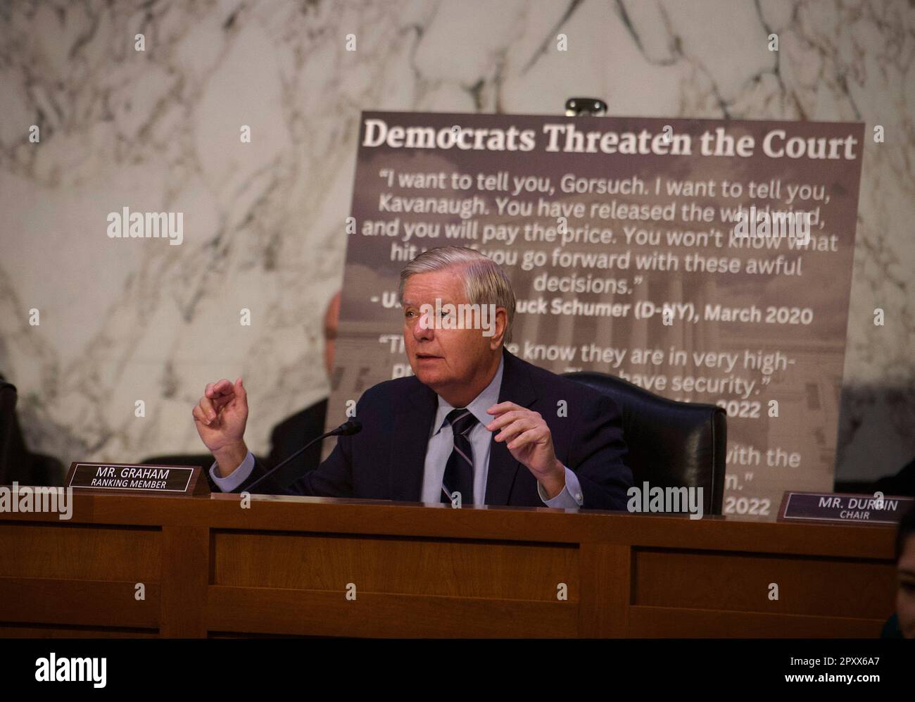 Il senatore degli Stati Uniti Lindsey Graham (repubblicano della Carolina del Sud), membro della classifica, Commissione del Senato degli Stati Uniti sulla magistratura, fa le sue osservazioni di apertura durante la Commissione del Senato degli Stati Uniti sull'audizione "Supreme Court Ethics Reform on capitol Hill a Washington, DC il martedì 2 maggio 2023. Credito: Rod Lamkey/CNP Foto Stock