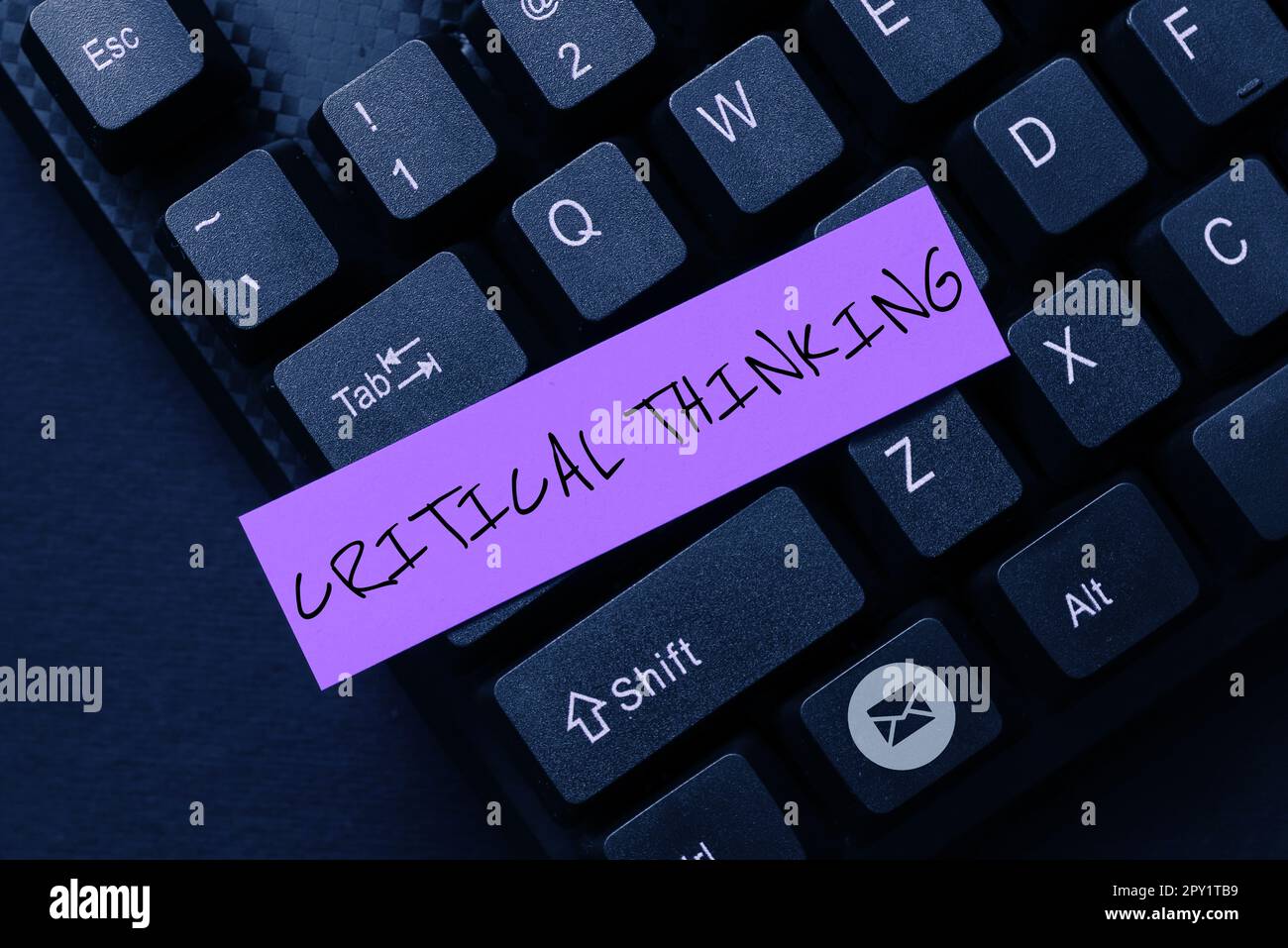 Didascalia di testo che presenta il pensiero critico, sequenza di fasi di un progetto che richiede più tempo Foto Stock