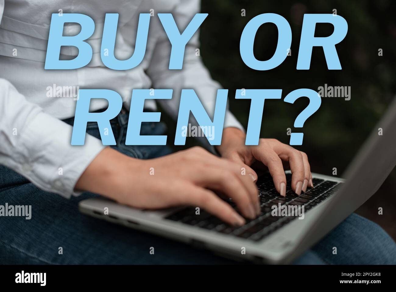 Segno di testo che mostra Buy o Rent, parola per dubbio tra possedere qualcosa ottenere per affittato Foto Stock