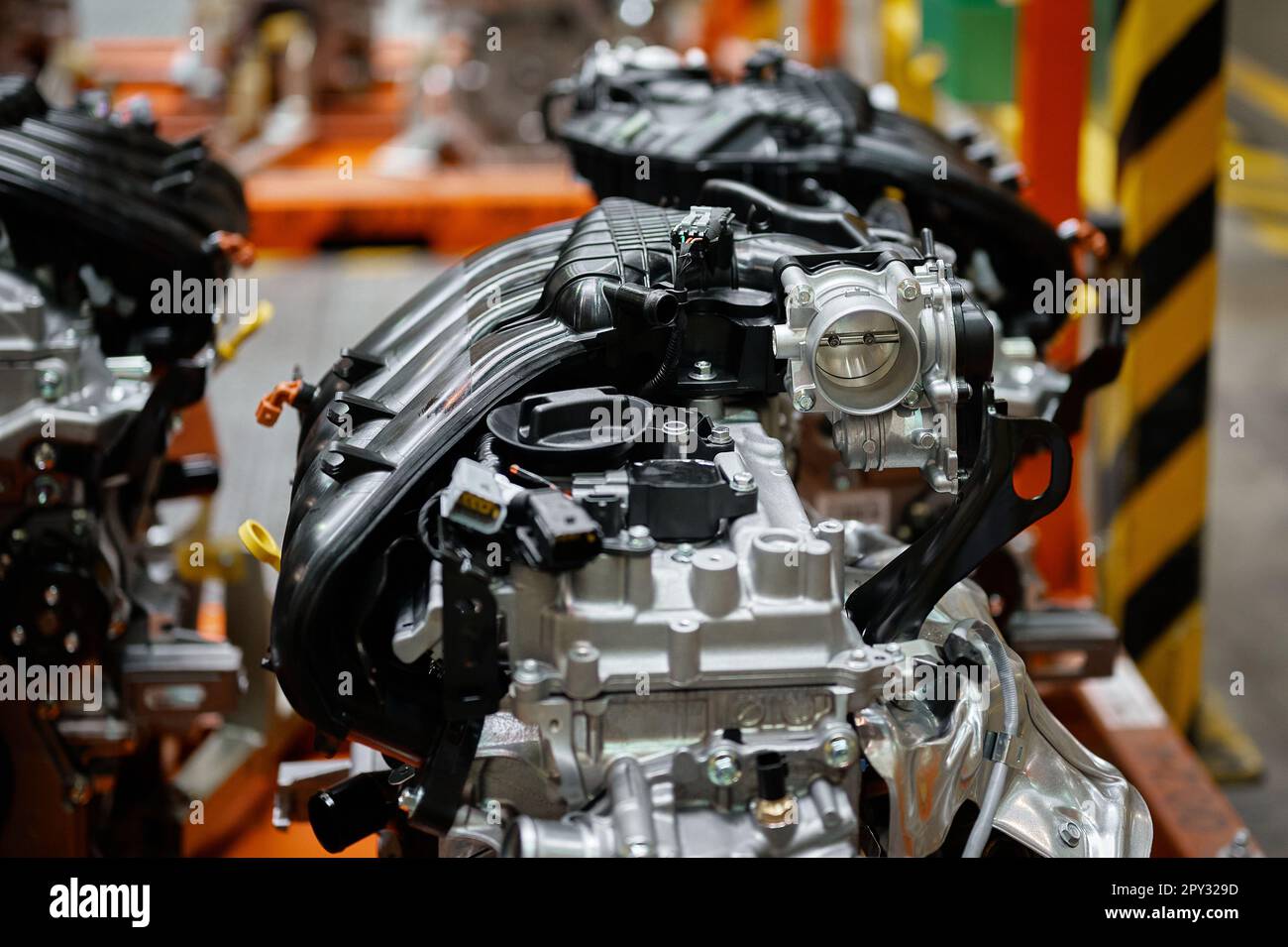 Motore a combustione interna per auto in officina Foto Stock