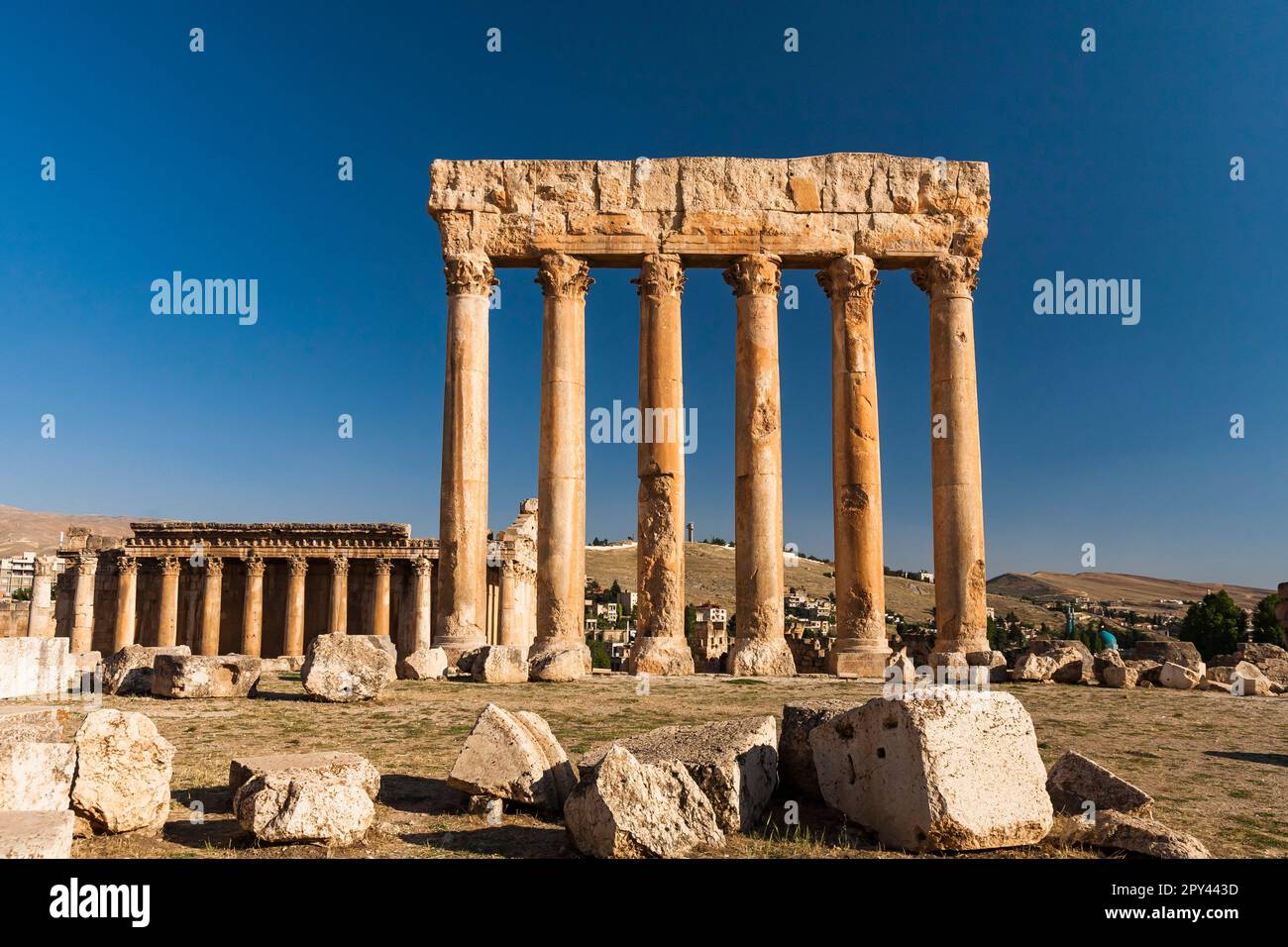 Baalbek, Tempio di Giove, il più grande tempio romano, colonne
