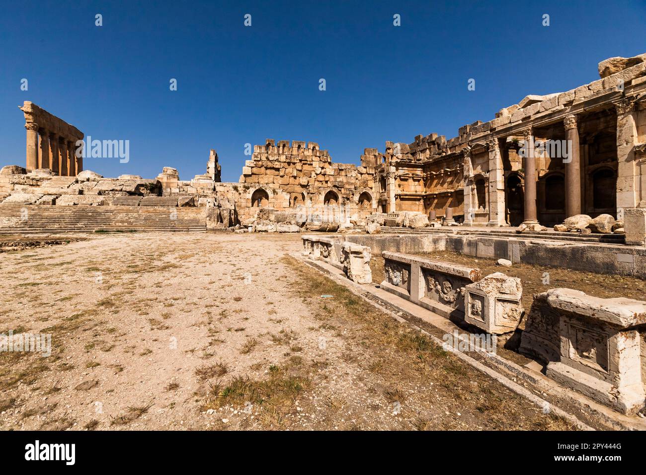 Baalbek, Grande corte, Tempio di Giove, valle di Bekaa, Baalbek, Governatorato di Baalbek-Hermel, Libano, Medio Oriente, Asia Foto Stock