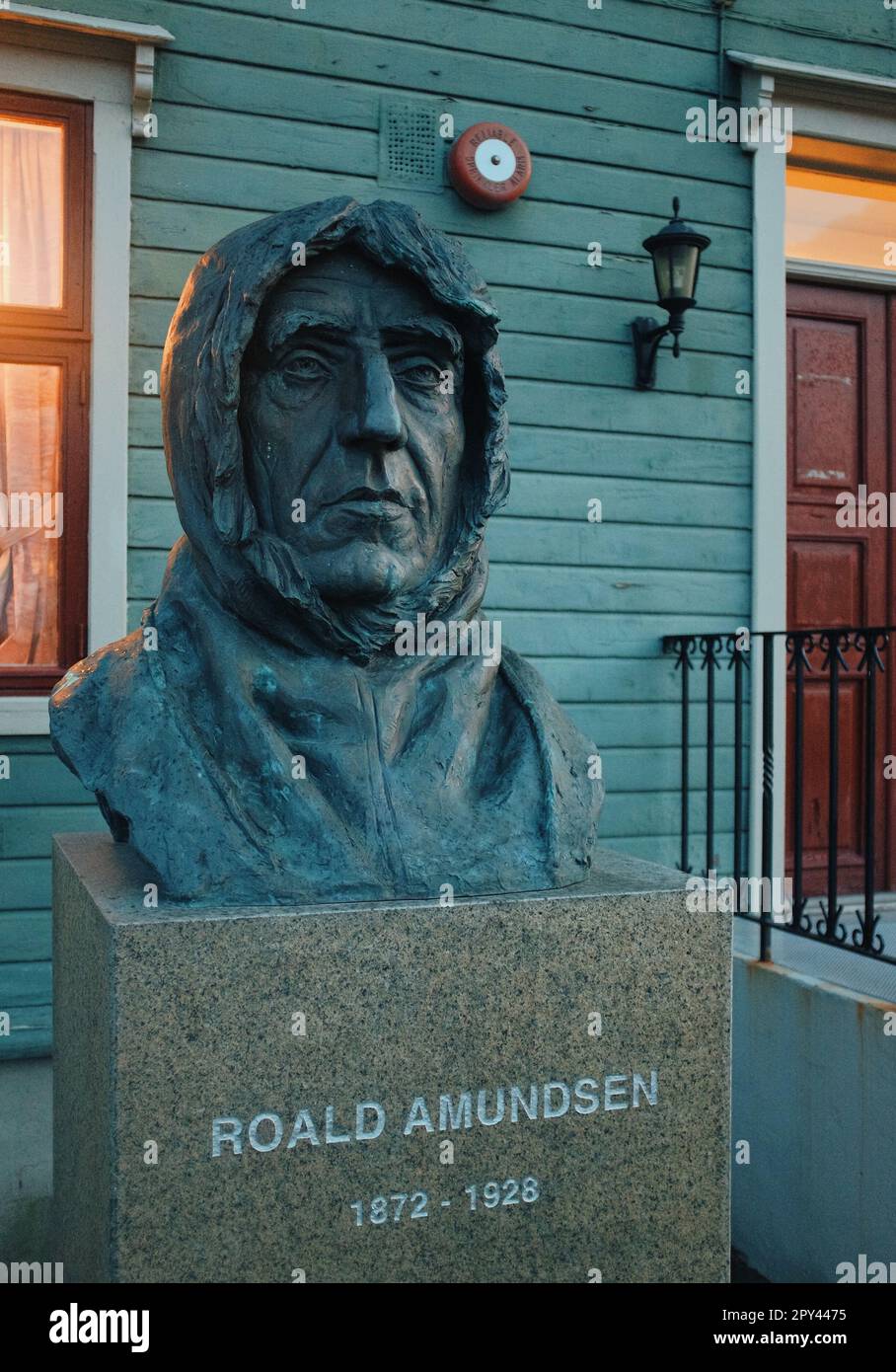 Esploratore polare Roald Amundsen statua a tromso Foto Stock