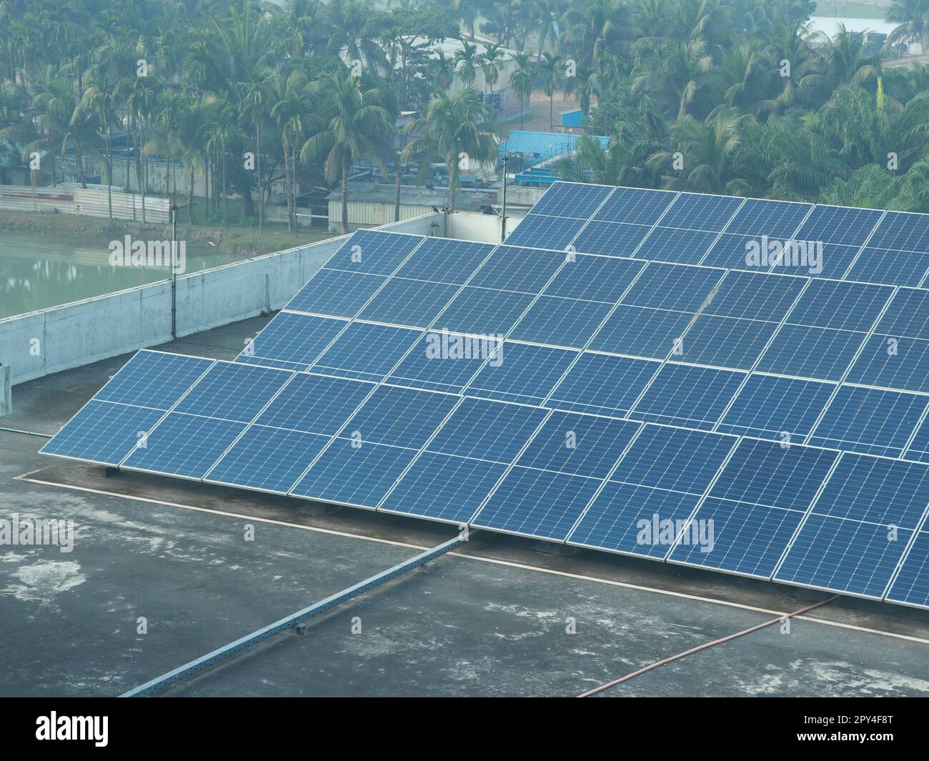 Solar PV Industrial Rooftop soluzione nel tetto industriale di Dhaka, Bangladesh Foto Stock