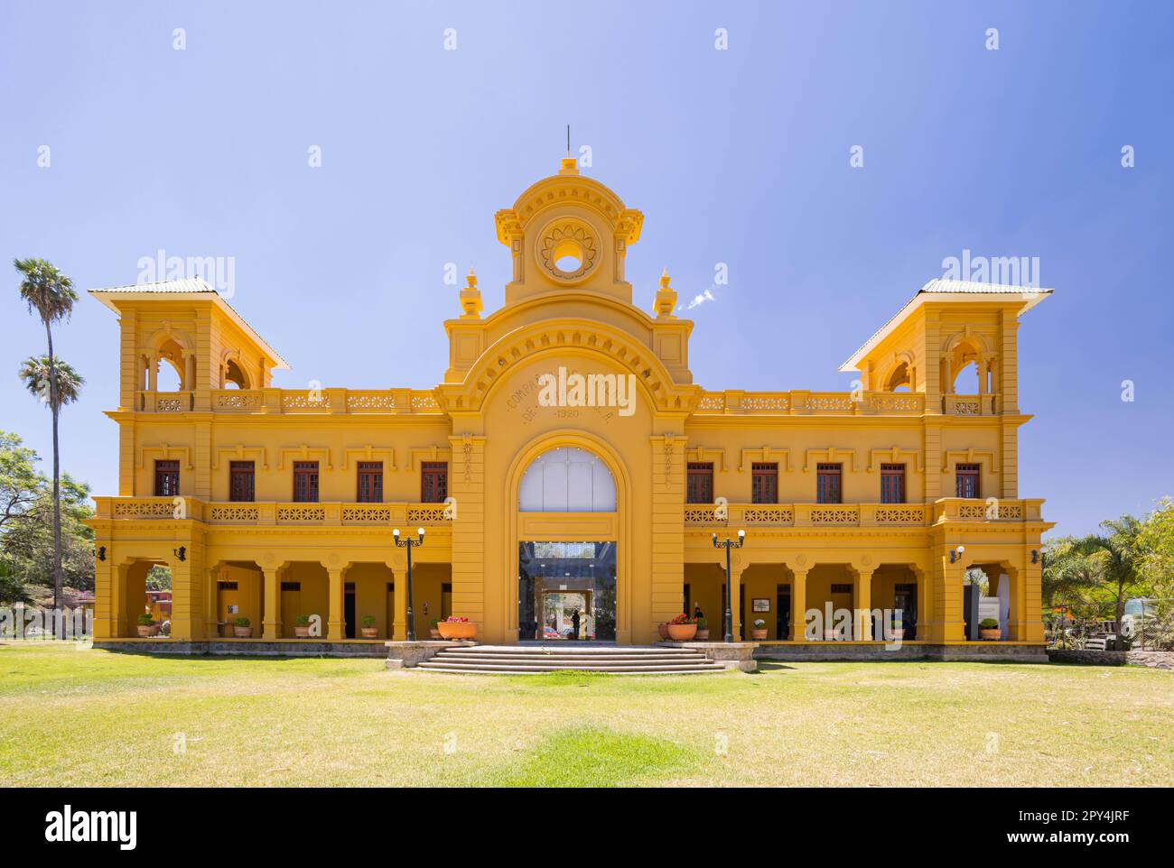 Vista esterna dell'Antigua Estacion De Ferrocarril Chapala in Messico Foto Stock