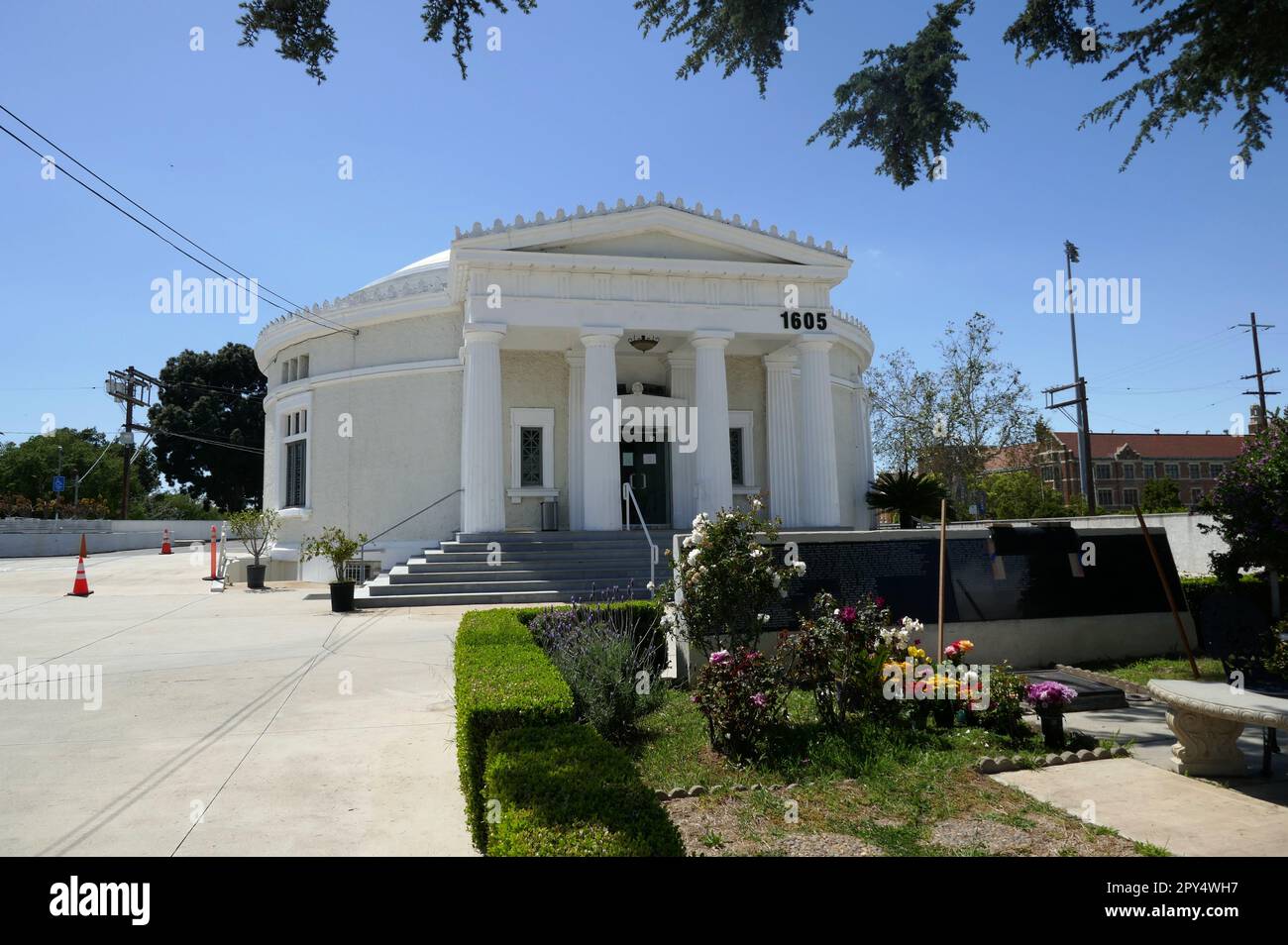 Los Angeles, California, USA 2nd Maggio 2023 Chapel of the Pines il 2 Maggio 2023 a Los Angeles, California, USA. Le nicchie/tombe includono: Colin Clive, Harry August Jansen, Leonard Mudie, Stuart Erwin, Mae Busch, Lyle Wheeler, Willis o'Brien, Edgar Dearing, Leonard Carey, William LeBaron, Nigel Bruce, Lloyd Ingraham, Bob Bailey, Everett King, Arthur Hoyt, Max Davidson, Charleton Hutchinson Gabriel e Vaultage includono: Edmund Gwenn, Philip Van Zandt, HB Warner, Bronco Billy Anderson, Tom Conway, William Desmond, Maude Vulton, Wilfred Lucas, Sarah Mason, Thomas Mitchell, Stuart Paton, Harry Ruby Foto Stock