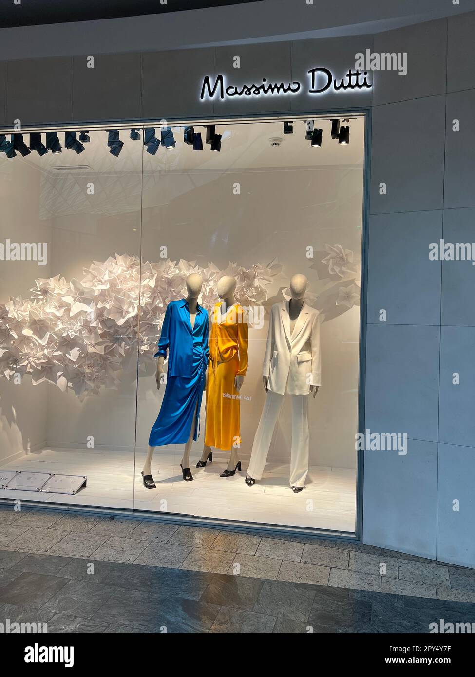 Abbigliamento store massimo dutti