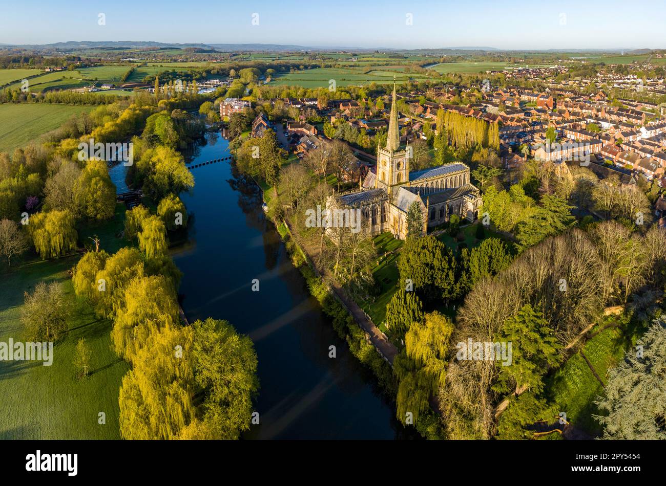 Chiesa della Santissima Trinità, vicino al fiume Avon, Stratford-upon-Avon, Warwickshire, Inghilterra, Regno Unito Foto Stock