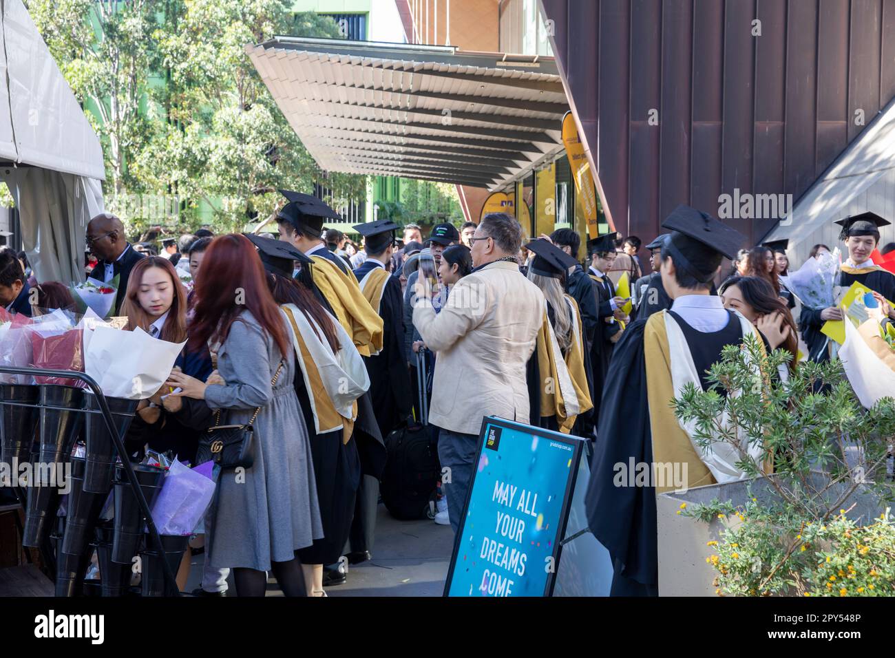 UNSW, University of New South Wales, studenti e le loro famiglie alla giornata di laurea come gli studenti ricevono i loro diplomi, Sydney, NSW, Australia Foto Stock