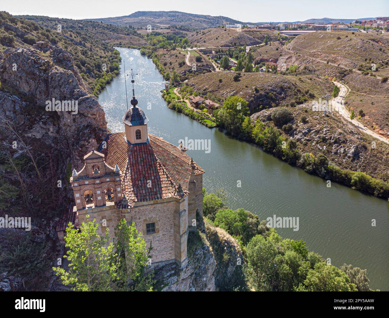 rio Duero y ermita de San Saturio, Soria, Comunidad Autónoma de Castilla, Spagna, Europa Foto Stock