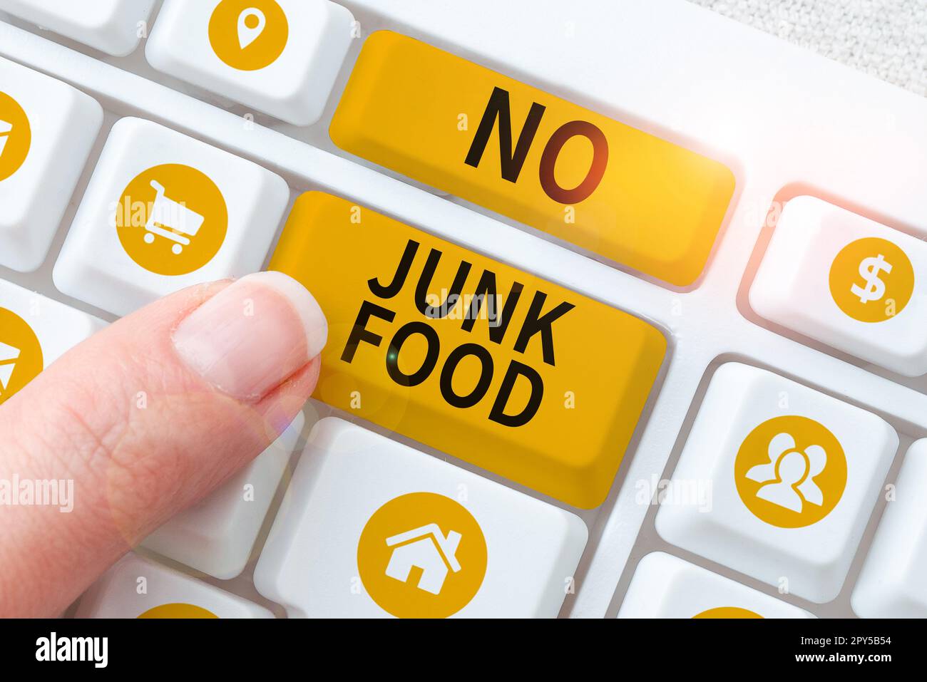 Segno di scrittura a mano No Junk Food. Vetrina di affari Smettere di mangiare cose malsane andare su una dieta dare hamburger patatine fritte Foto Stock